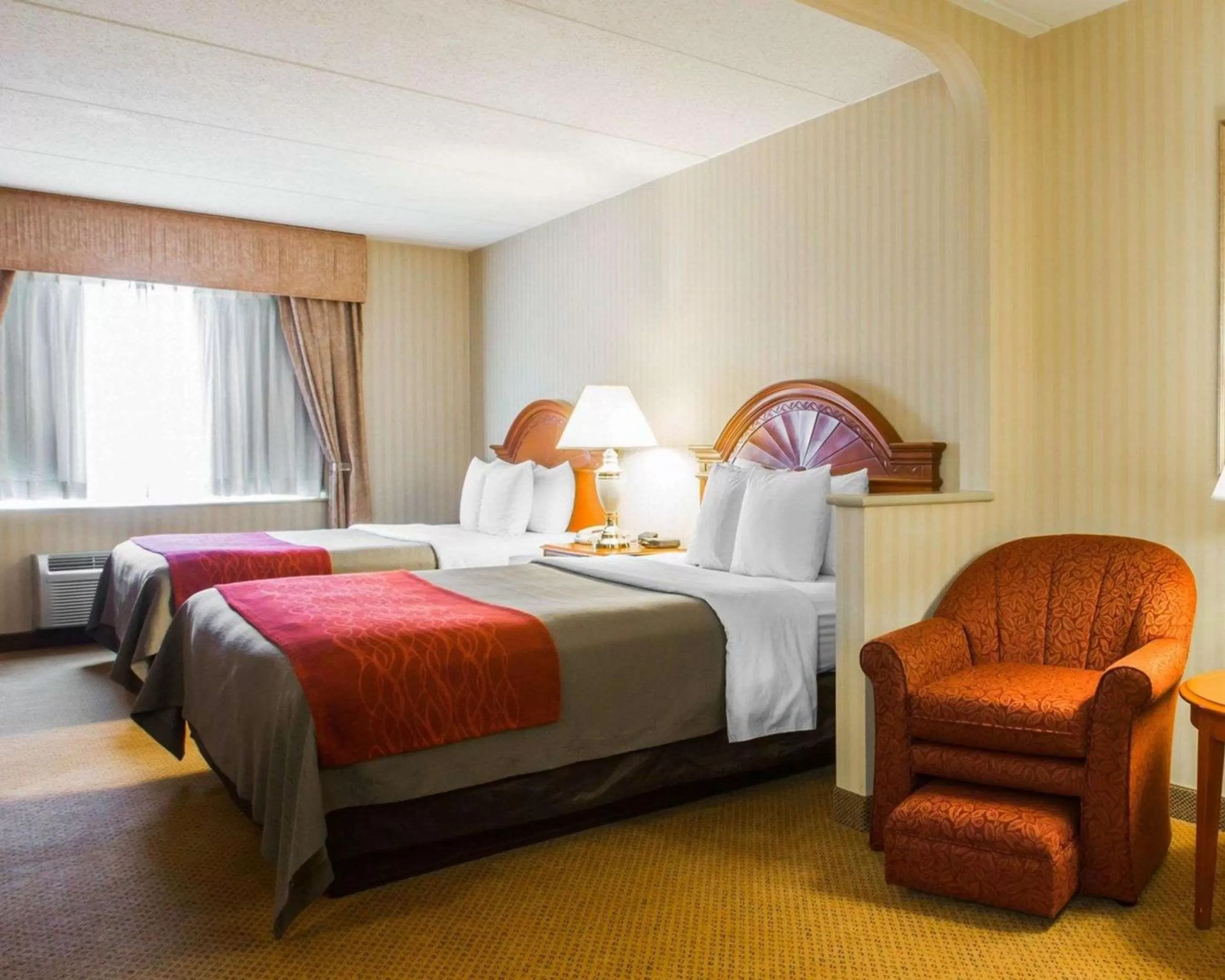 Photo of the whole room in Comfort Inn & Suites Hawthorne