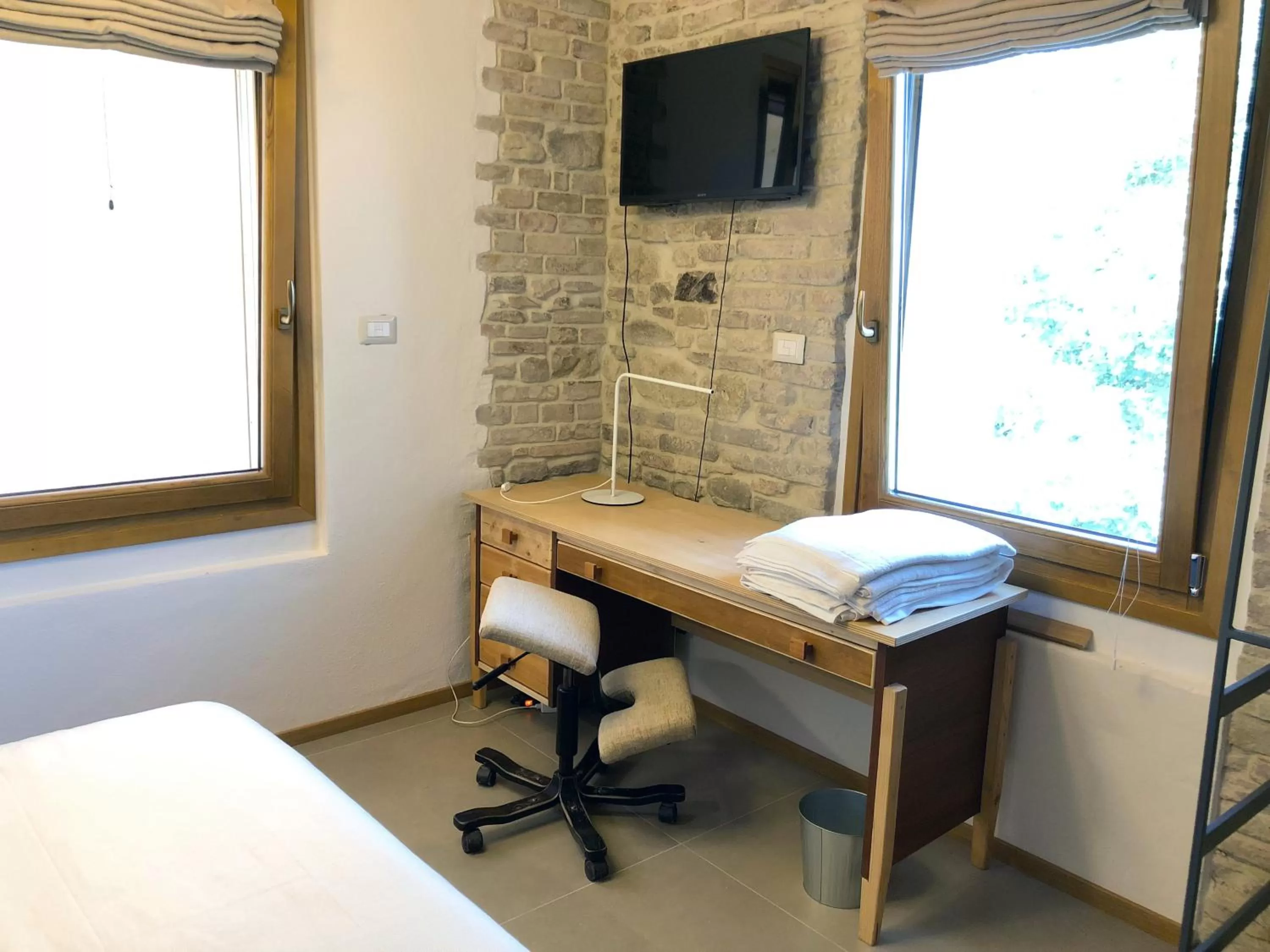 Photo of the whole room, TV/Entertainment Center in Dai Ventu