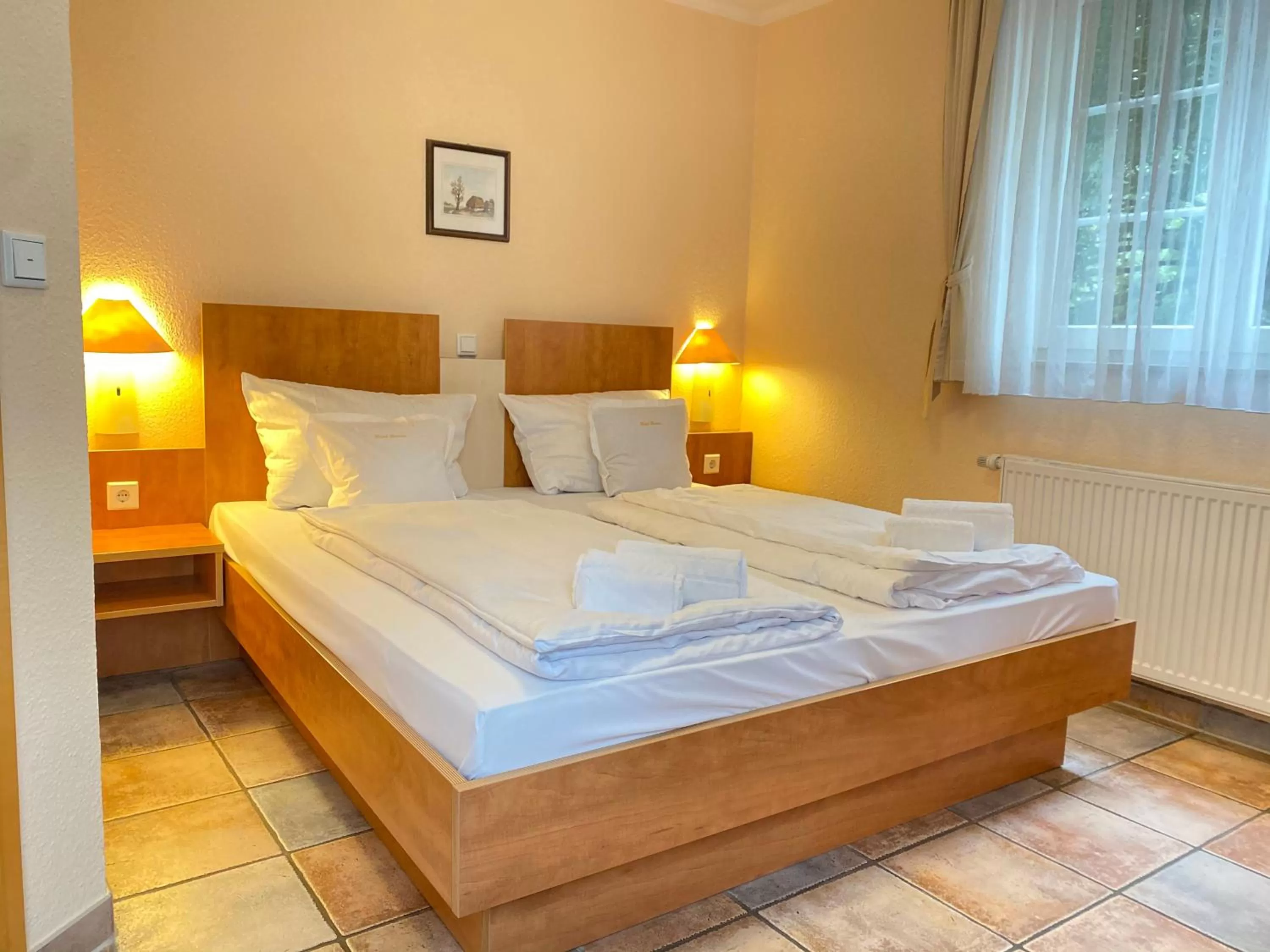 Bed in Vintage Hotel Köln Pulheim - Kostenlose Parkplätze