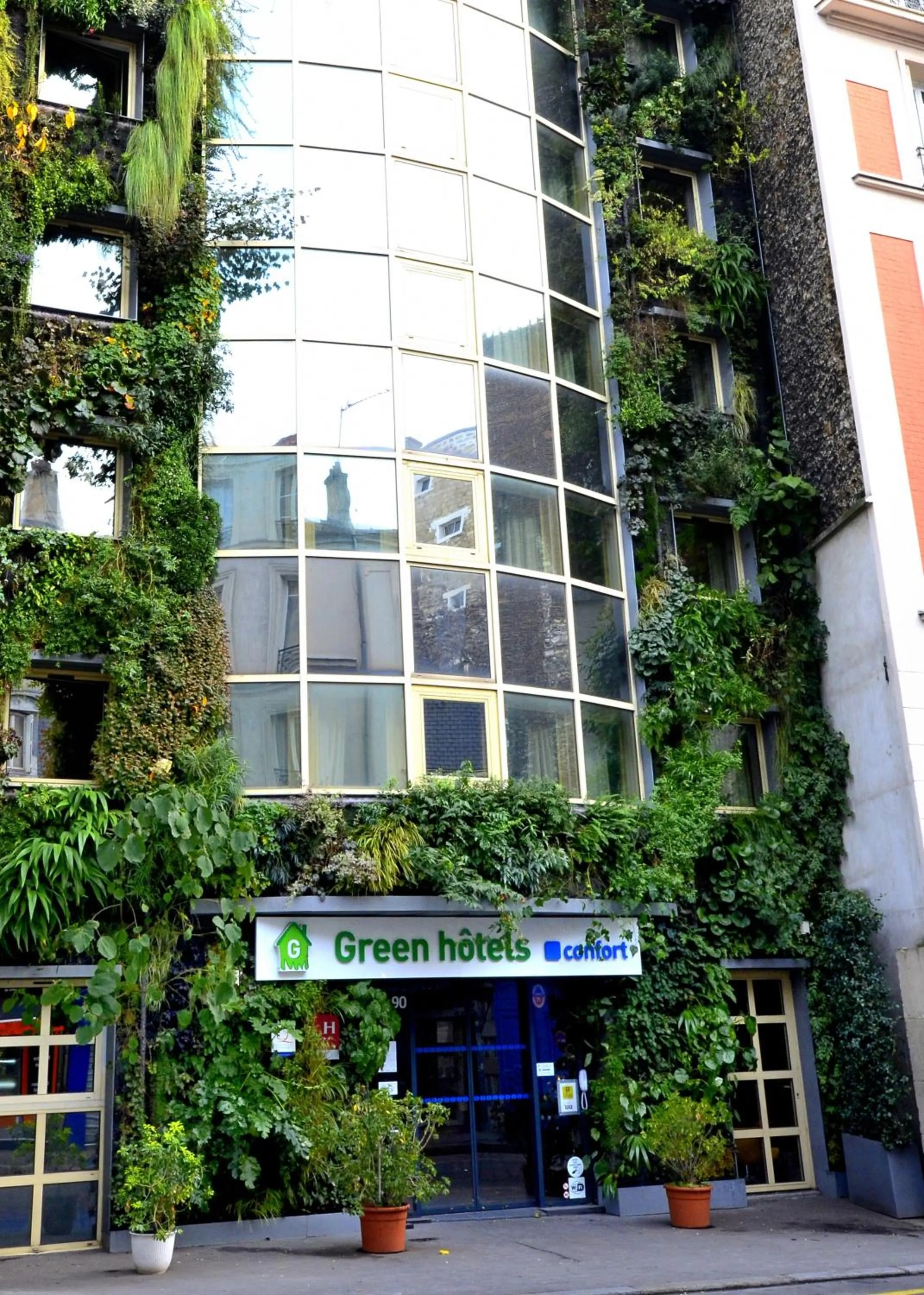 Property building in Green hotels Confort Paris 13