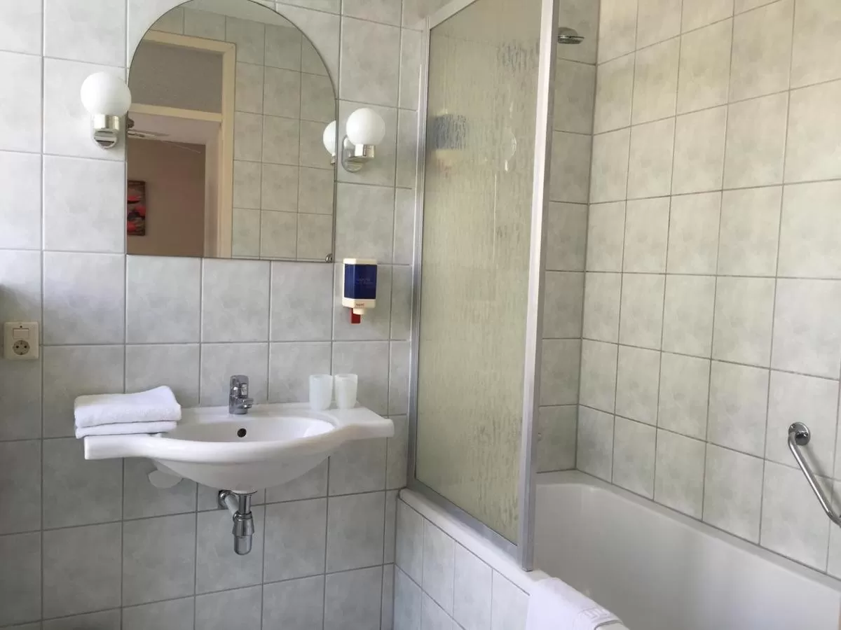 Bathroom in Hotel van Oppen