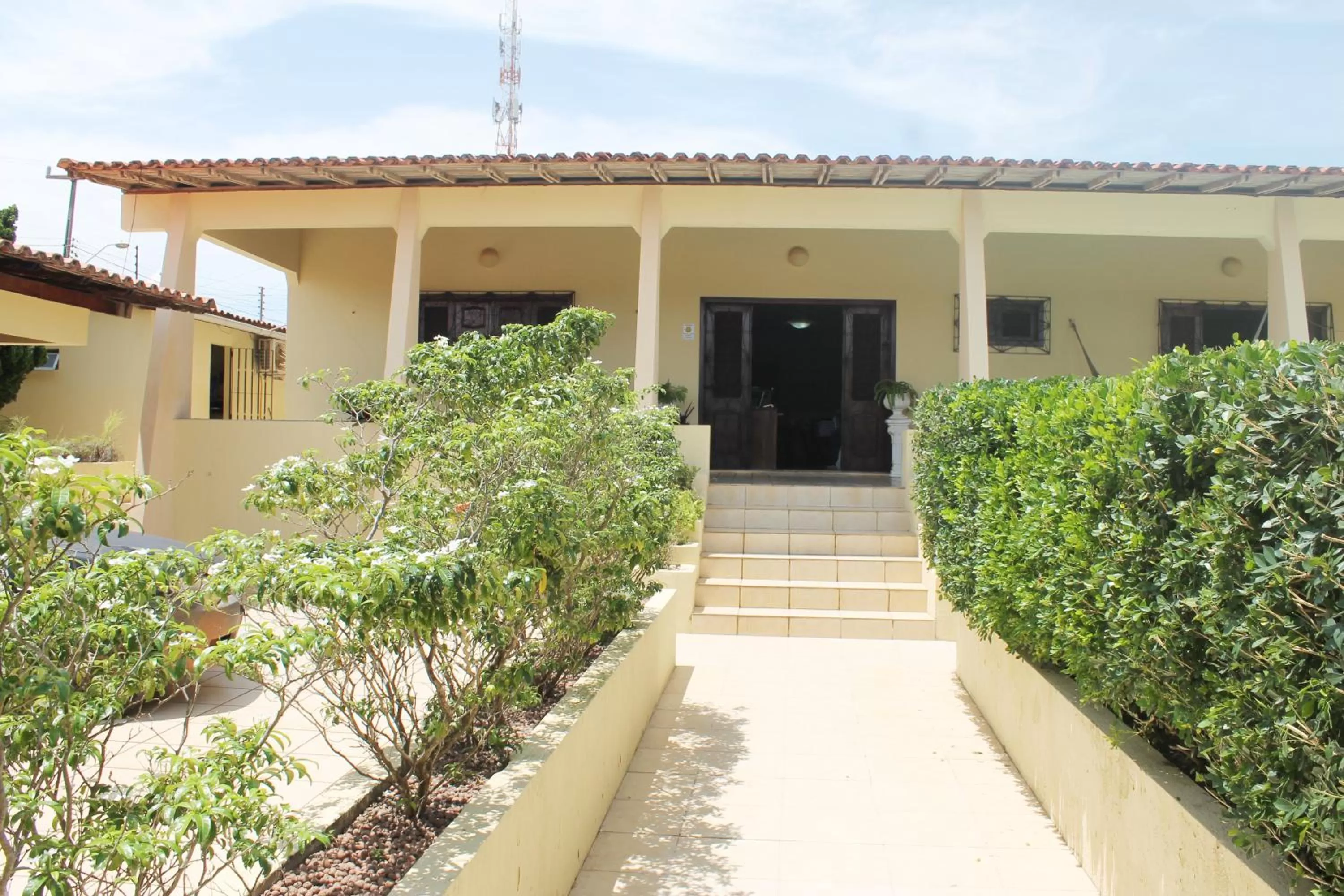 Property building in Hotel Pousada Calhau