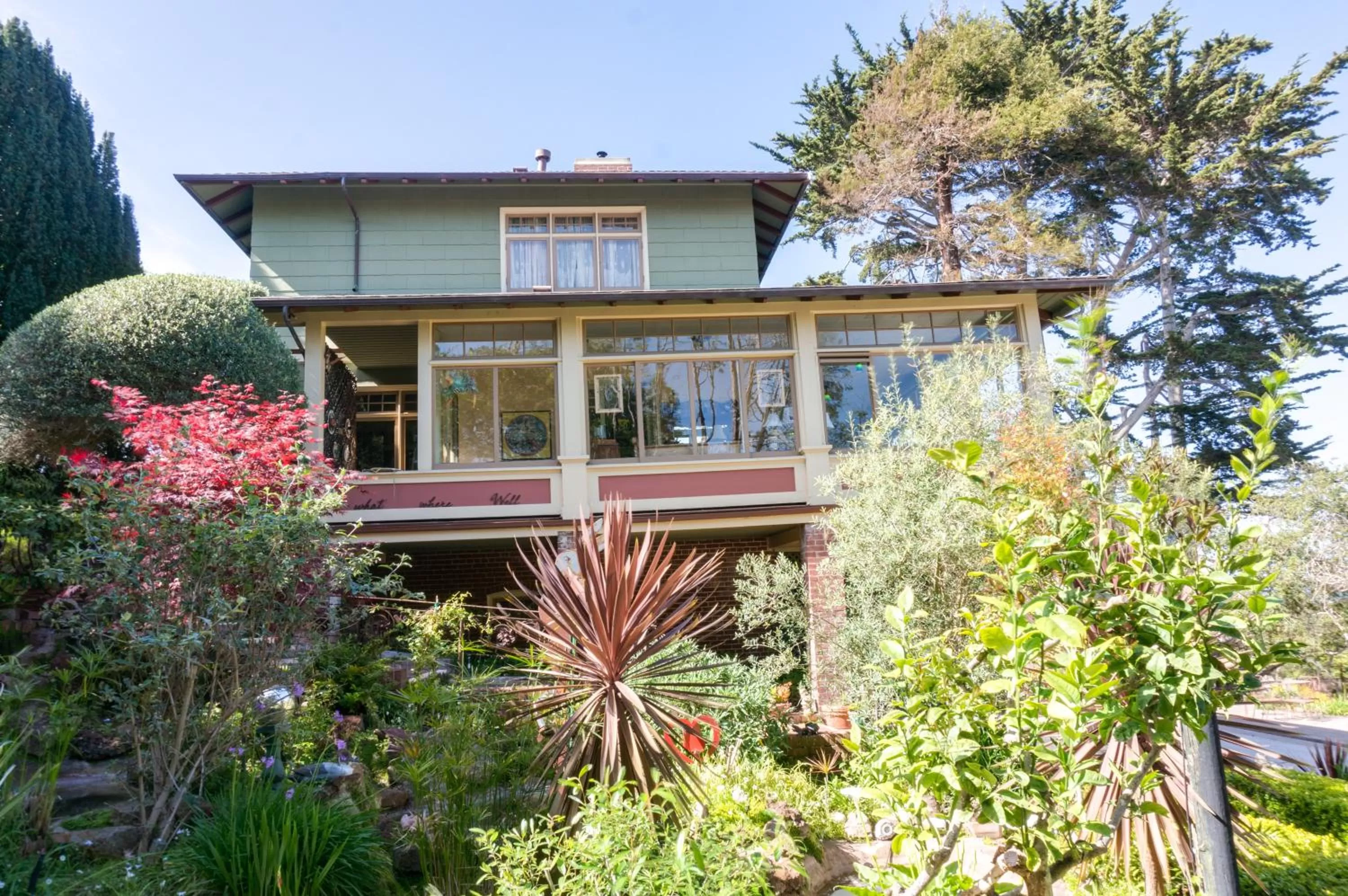 Garden in The Jabberwock Bed & Breakfast