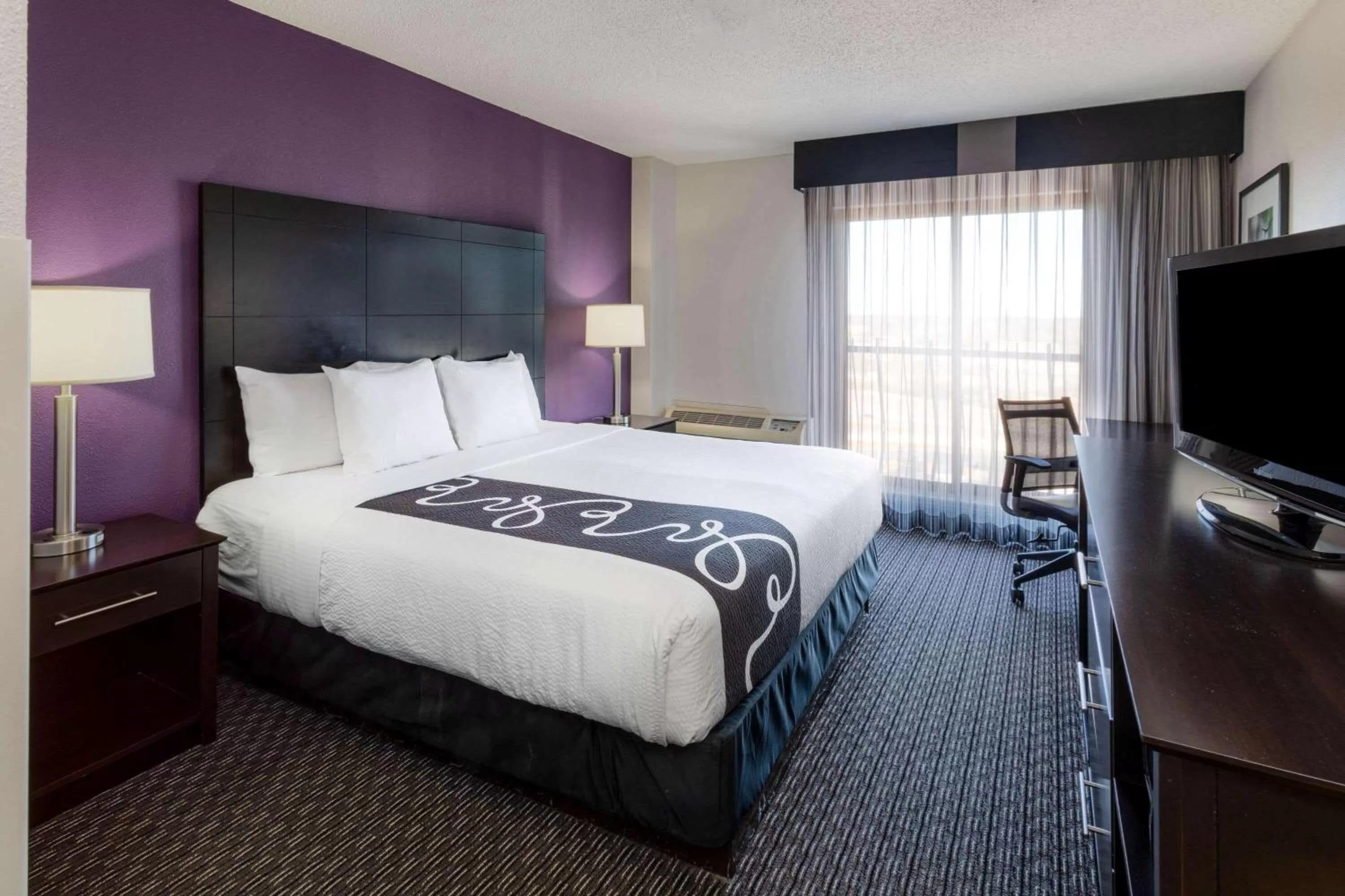 Photo of the whole room, Bed in La Quinta by Wyndham Minneapolis Bloomington W - FREE AIRPORT SHUTTLE