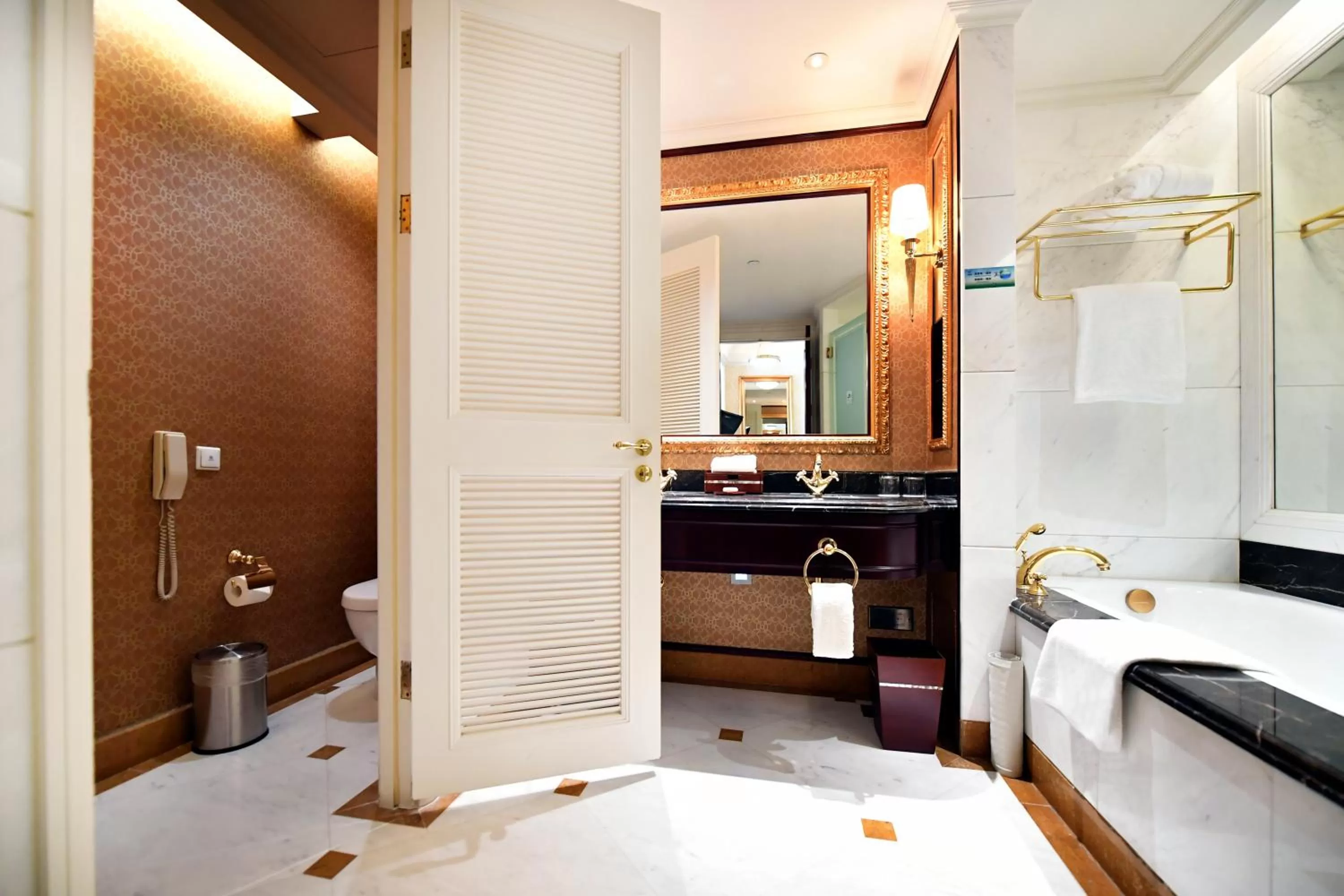 Bathroom, Bed in Grand Central Hotel Shanghai - Nanjing Road