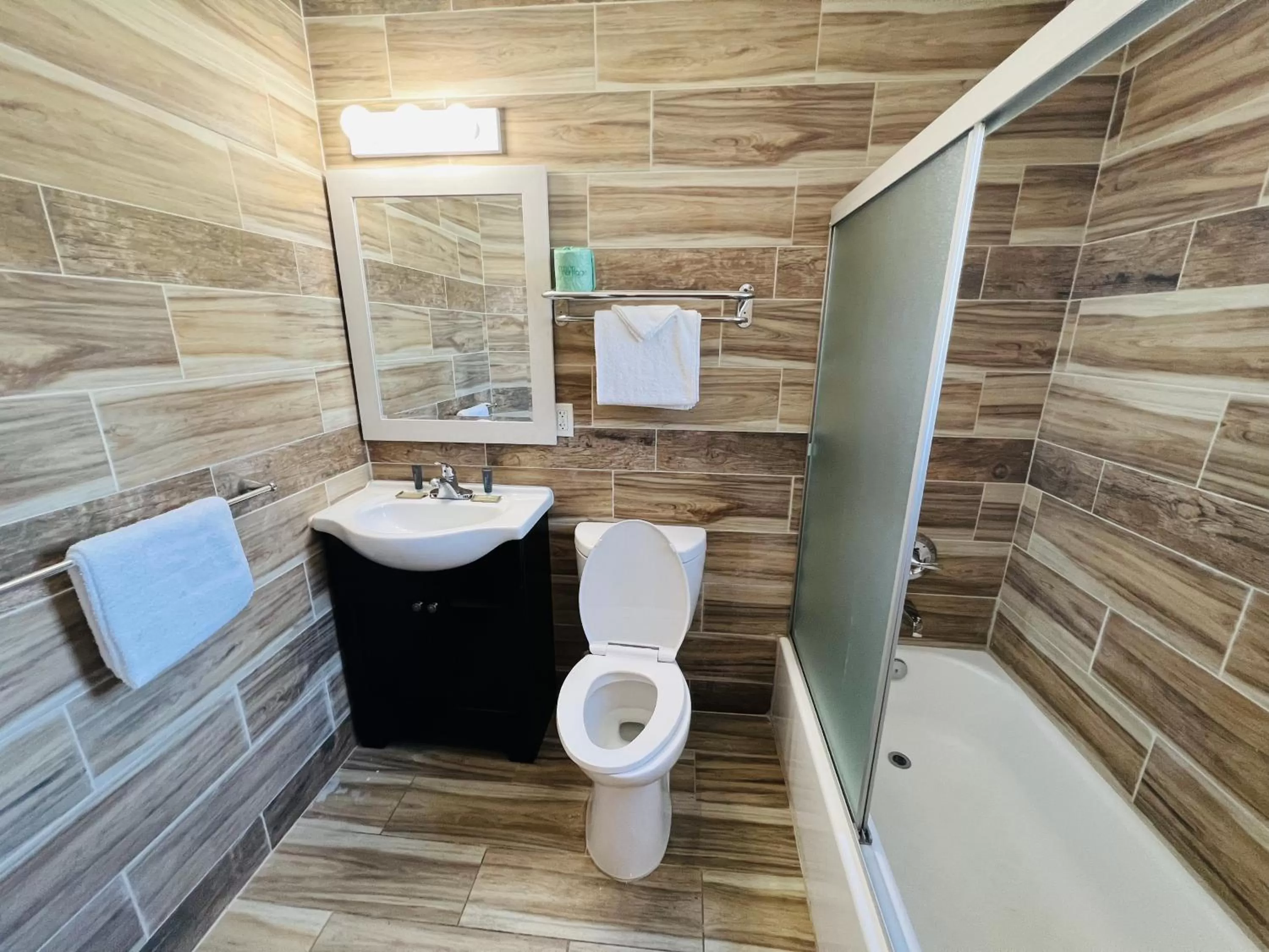 Bathroom in Haiban Inn Jersey City