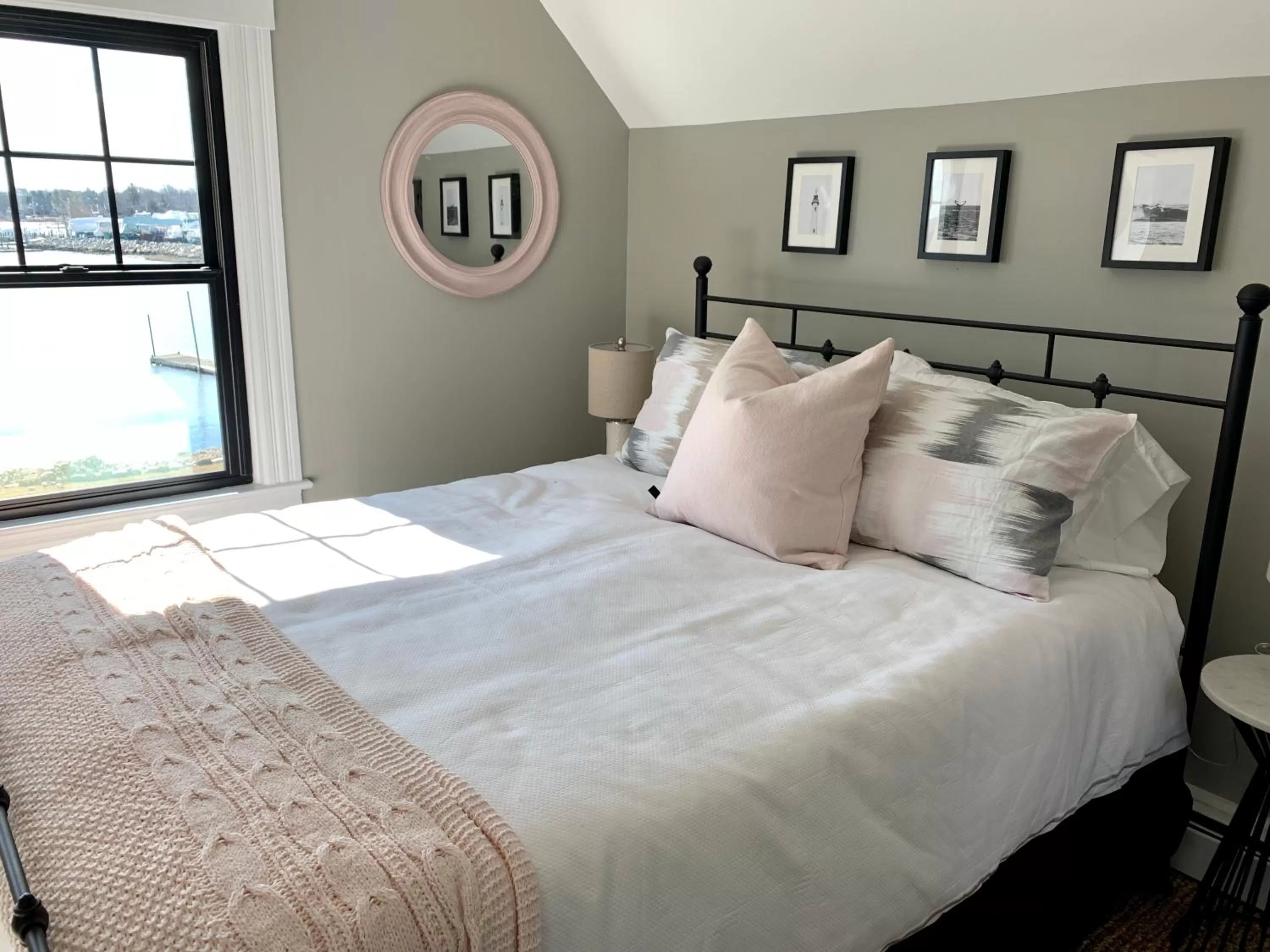 Bed in Harbor View Landing