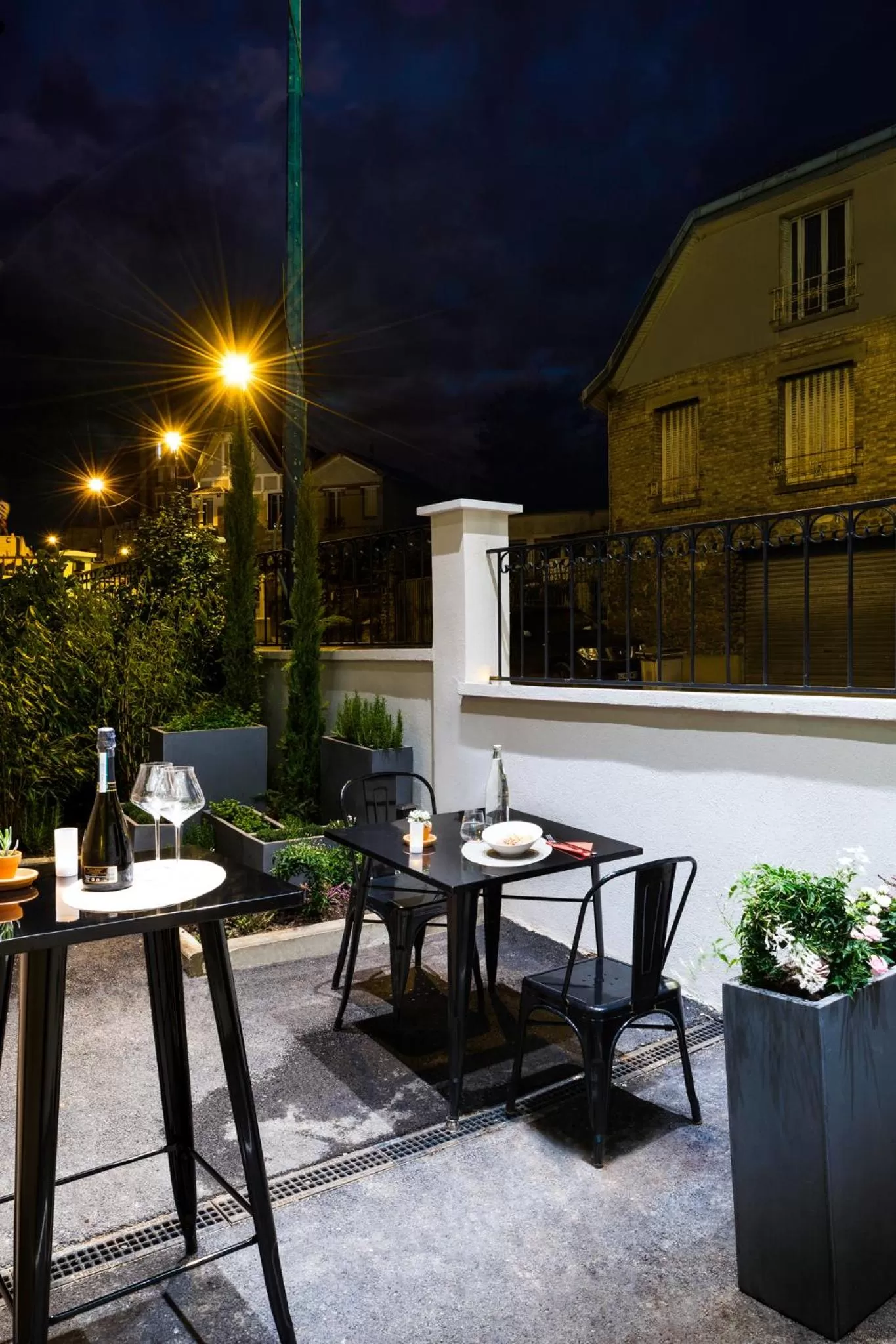 Patio in ibis Styles Clamart Gare Grand Paris