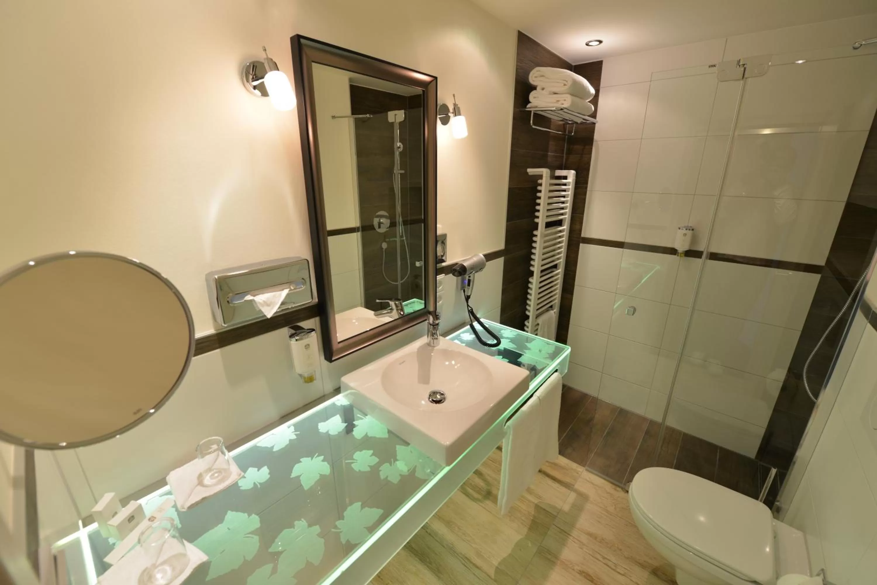 Bathroom in Best Western Plus Palatin Kongresshotel