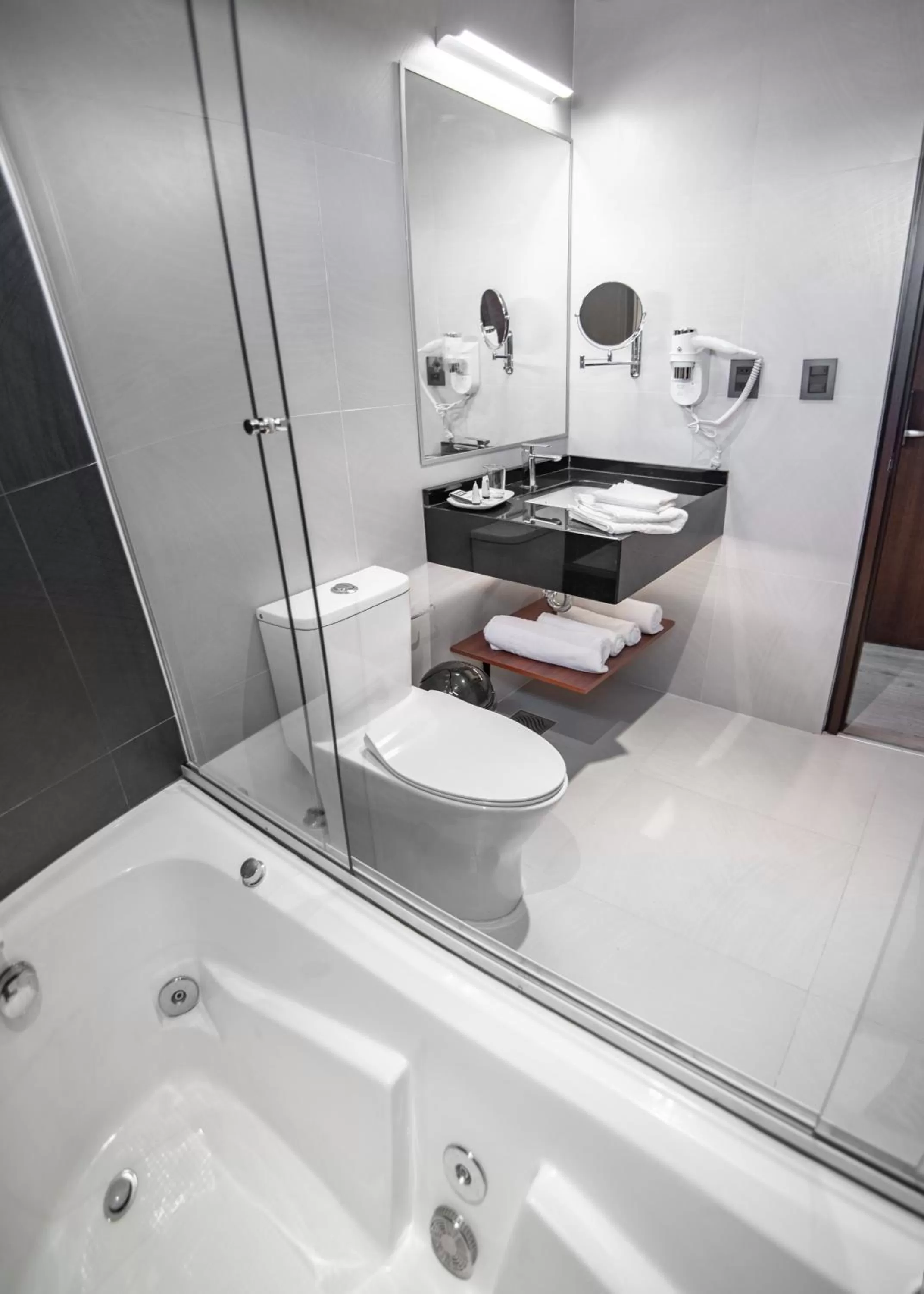 Bathroom in Mitru Express Hotel