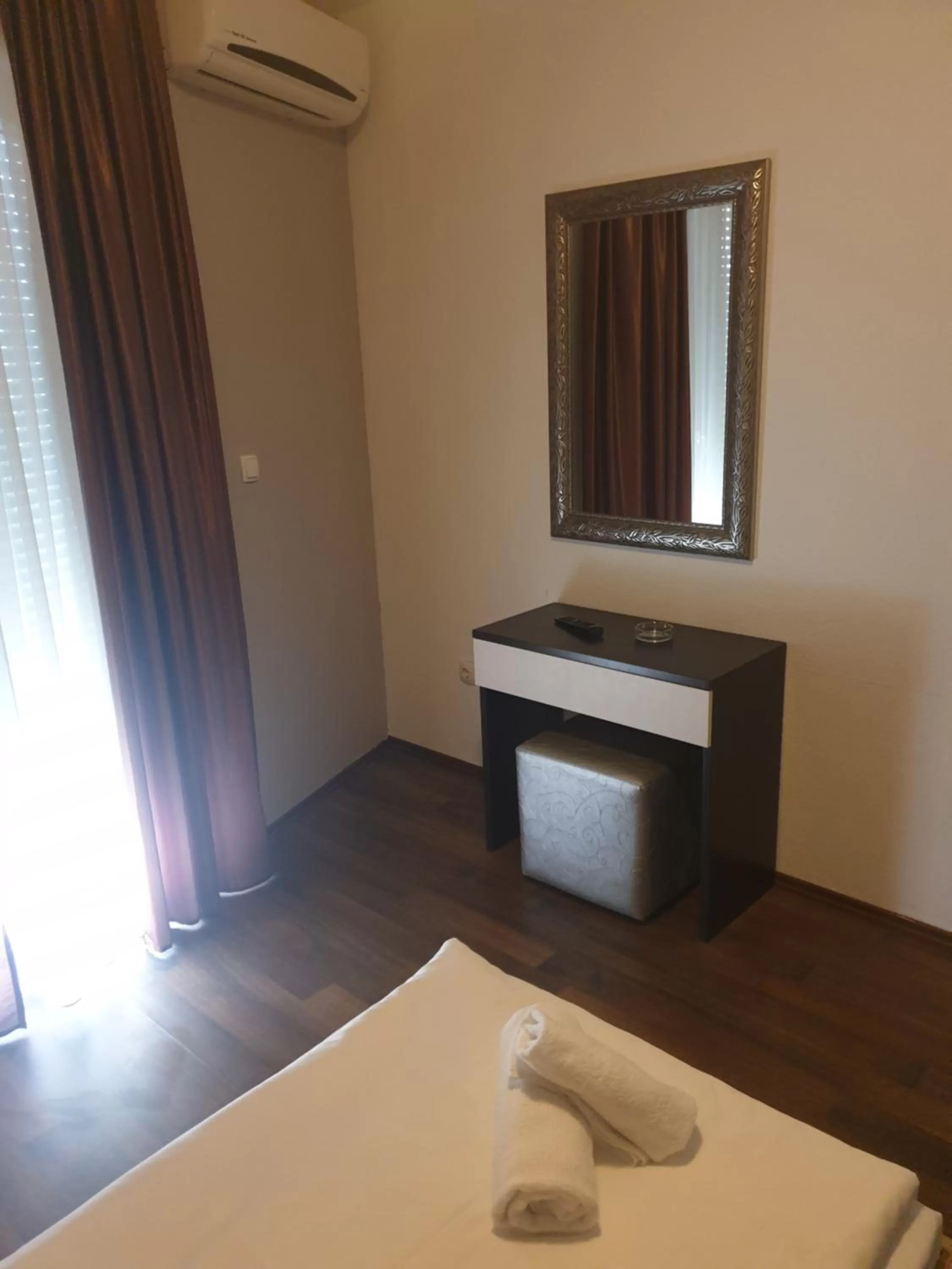 Bedroom, TV/Entertainment Center in Hotel Storia