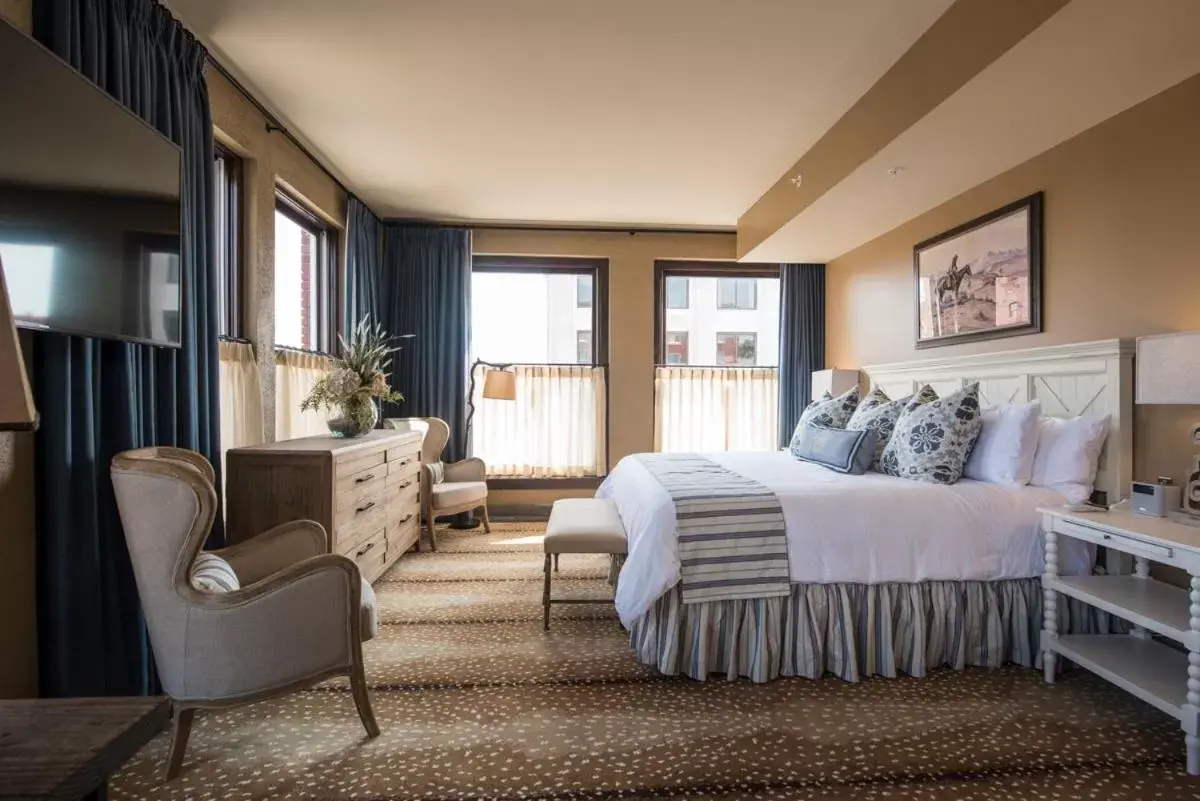 Deluxe King Suite in Frontier Hotel Pawhuska Deluxe King Suite in Frontier Hotel Pawhuska