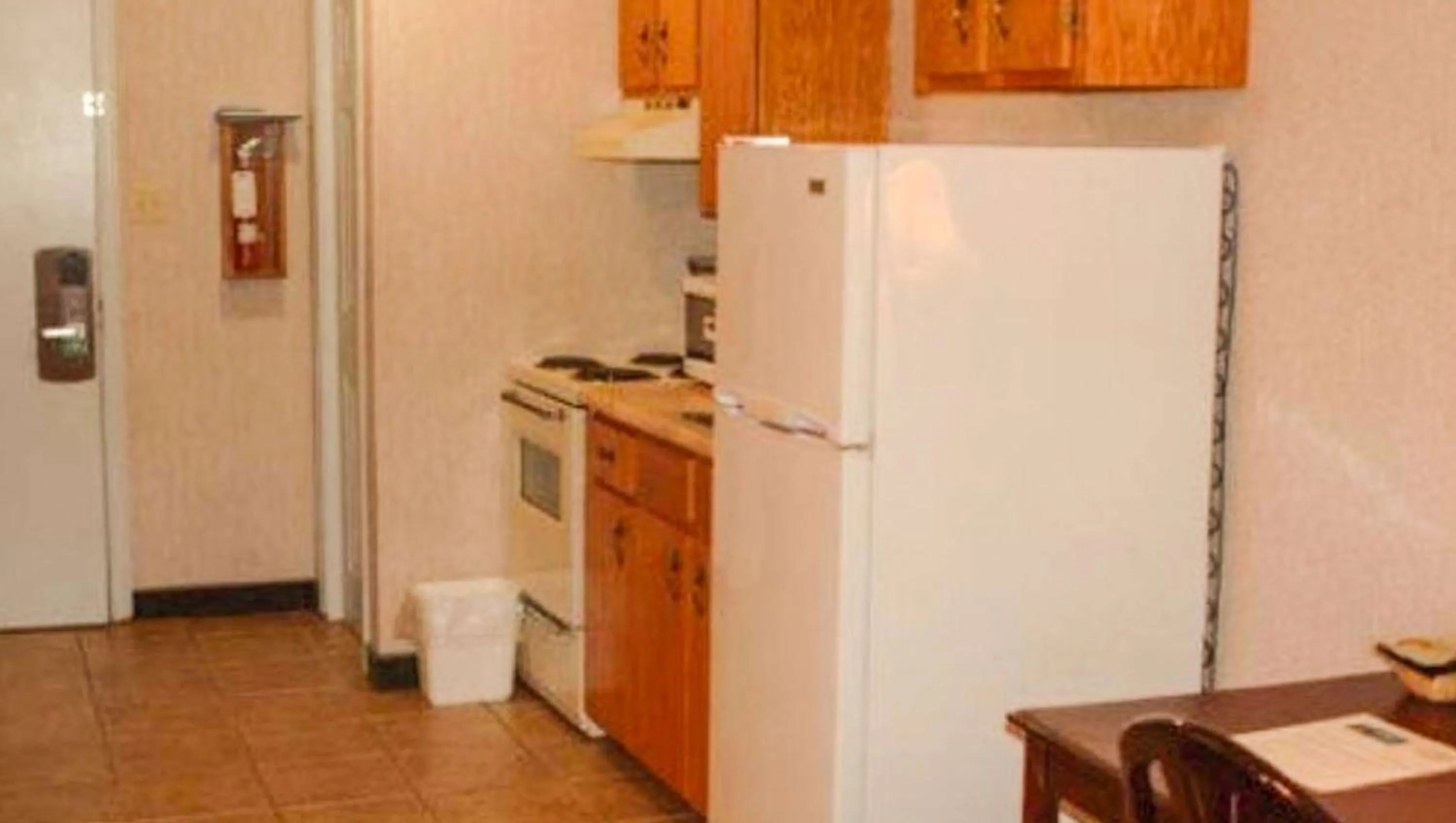 Kitchen or kitchenette in Traveller's Inn Prince Edward Island