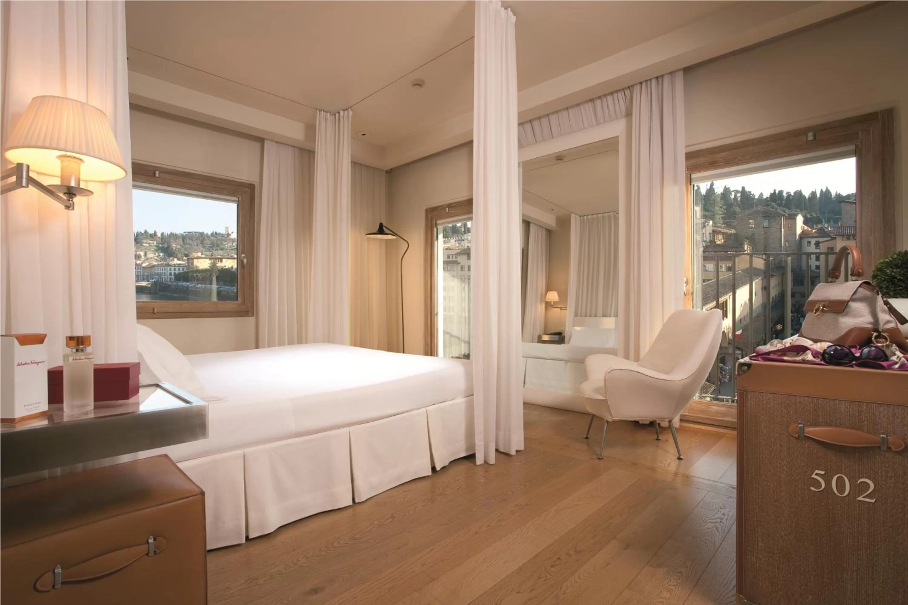 Photo of the whole room, Bed in Hotel Continentale - Lungarno Collection