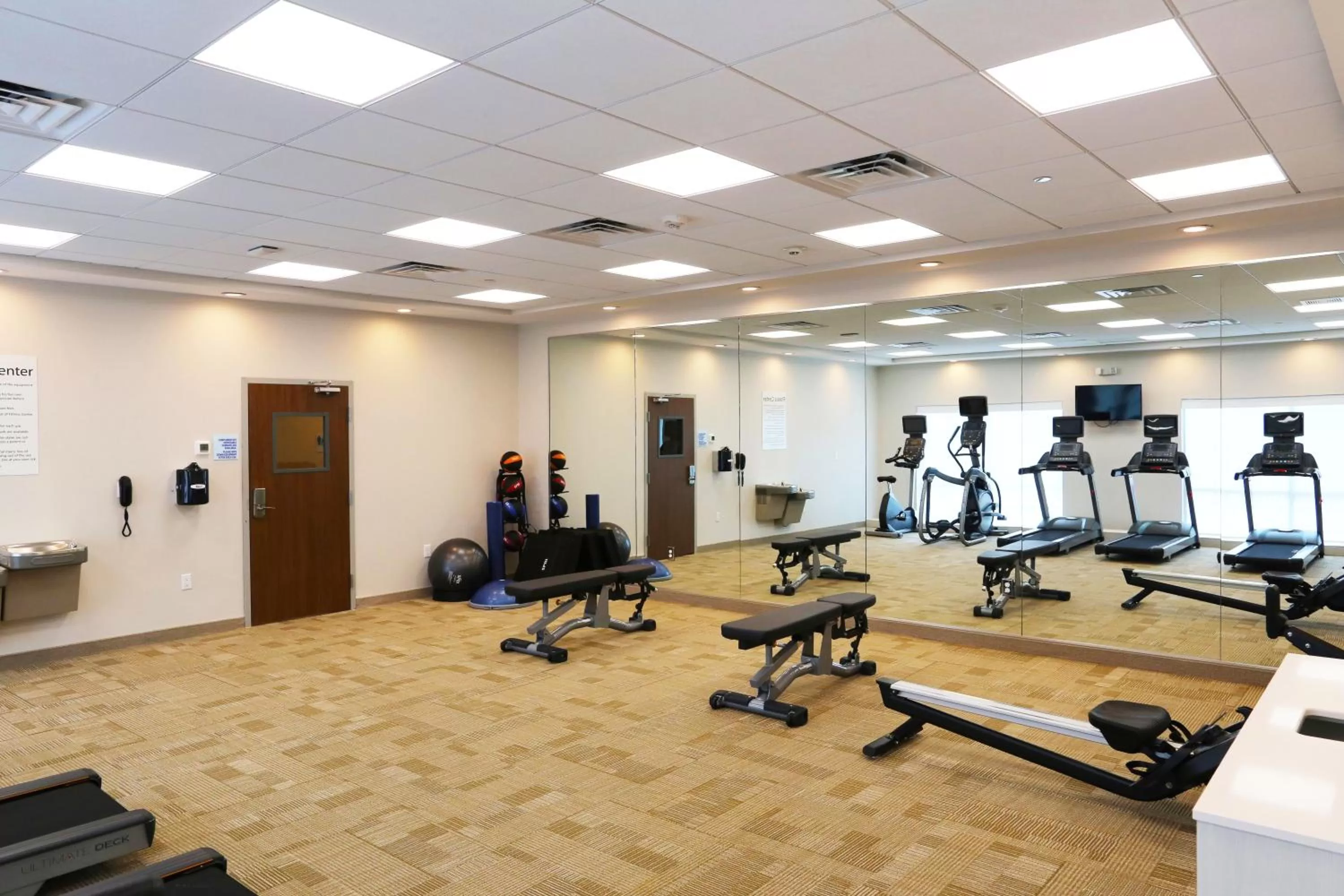 Spa and wellness centre/facilities in Holiday Inn Express & Suites - Houston IAH - Beltway 8 by IHG