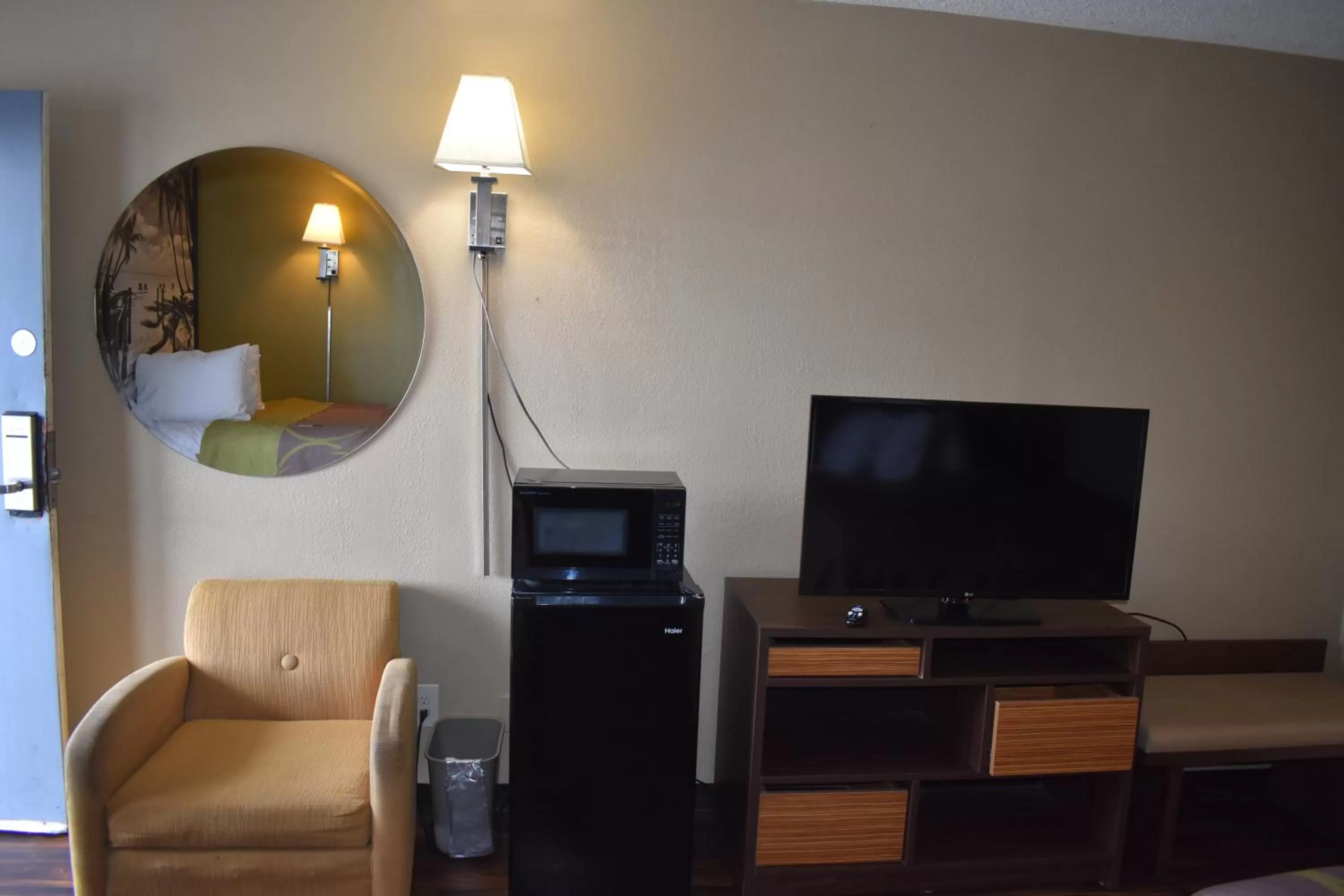 Living room in Super 8 by Wyndham Ocala I-75