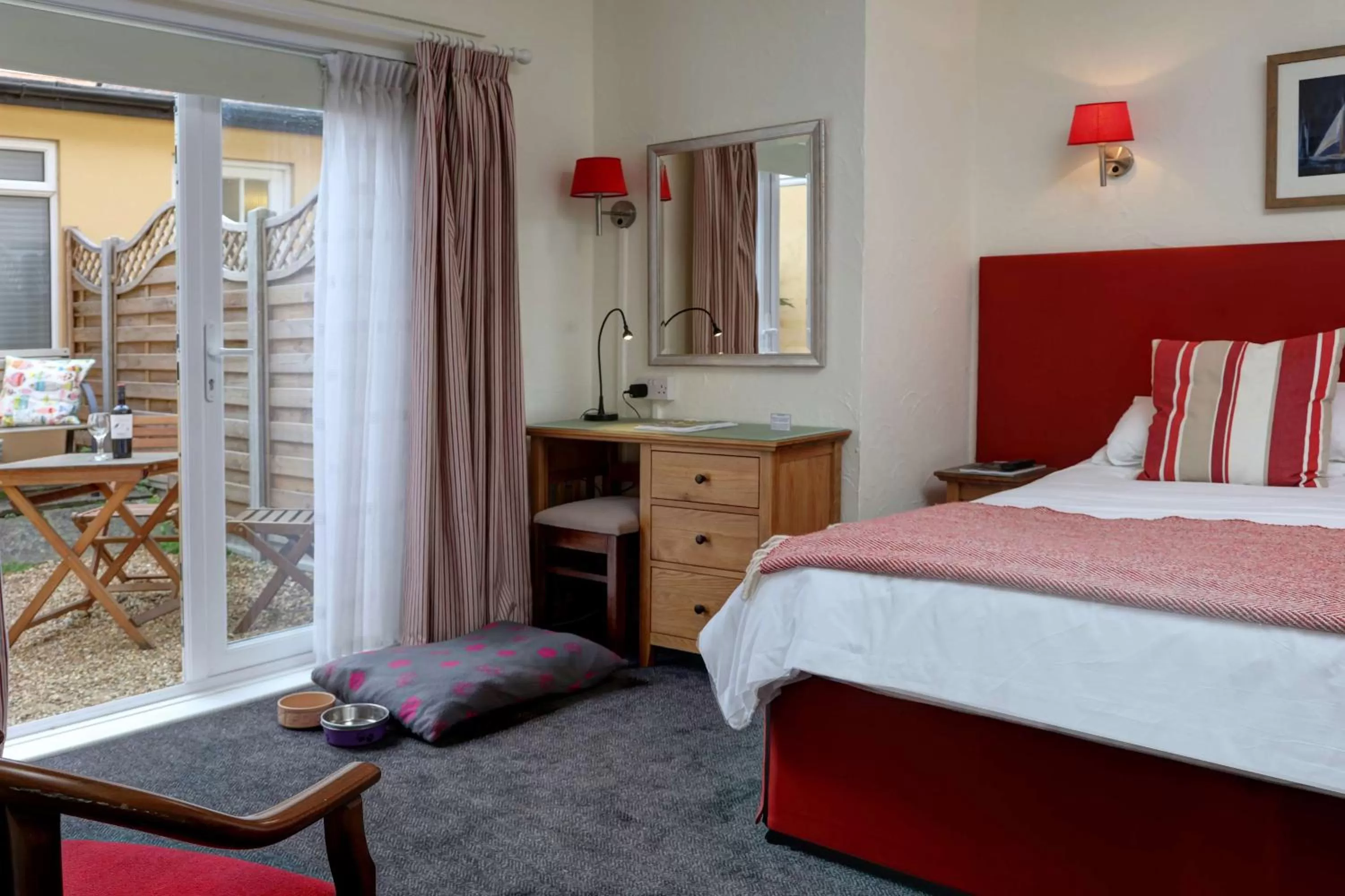 Photo of the whole room, Bed in The Beachcroft Hotel, BW Signature Collection