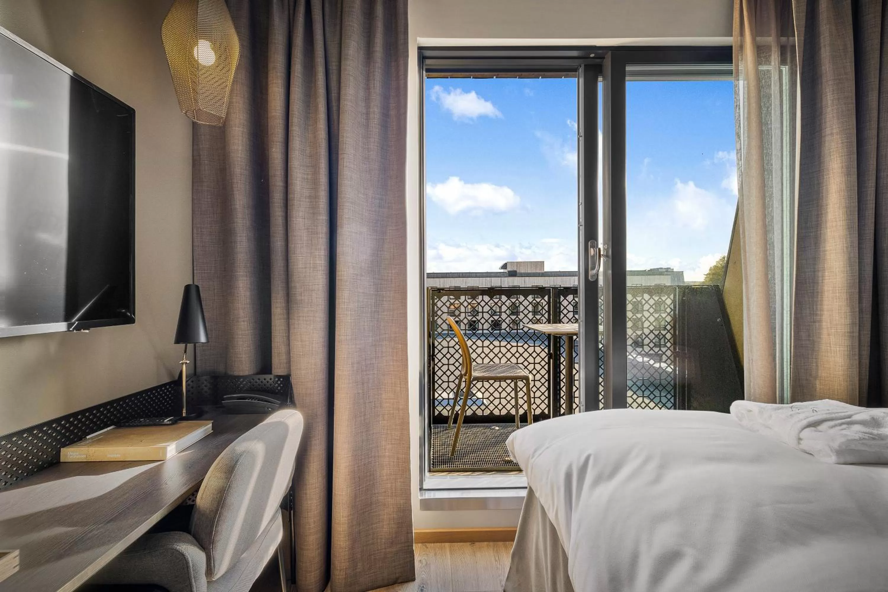 Bedroom, Bed in Lily Country Club