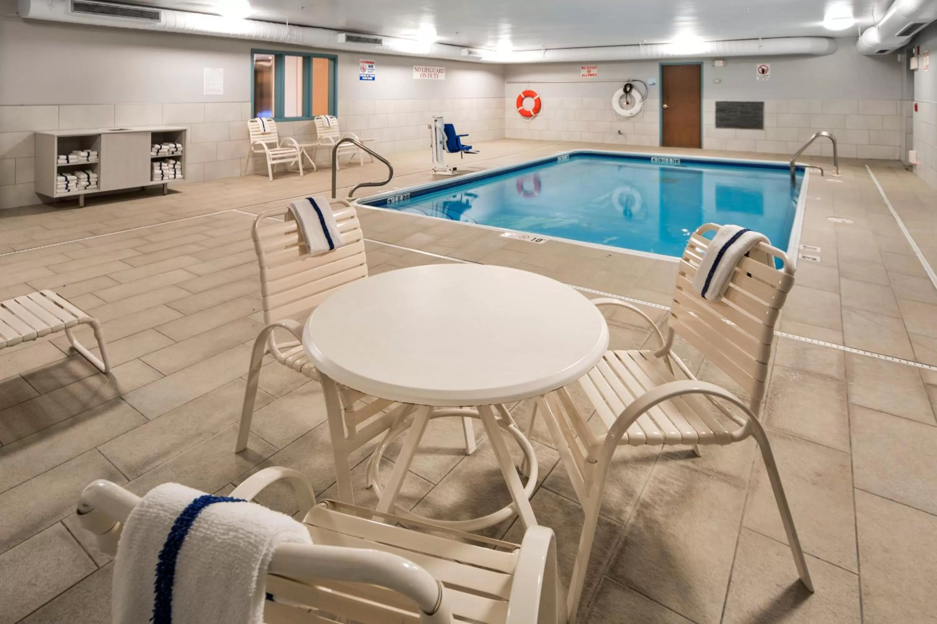 Swimming pool in Holiday Inn Express Chicago Northwest-Vernon Hills by IHG