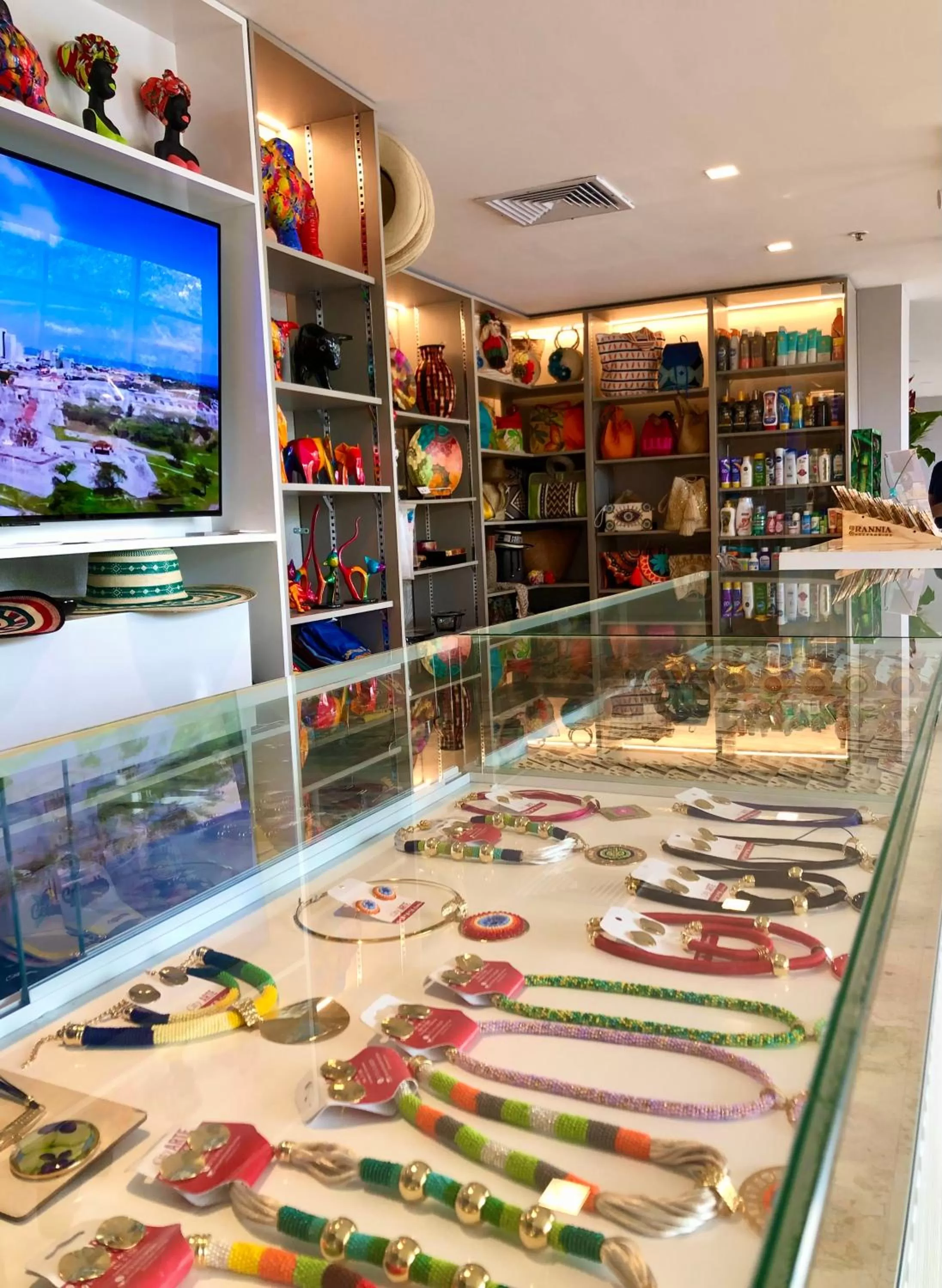 On-site shops in Wyndham Garden Cartagena