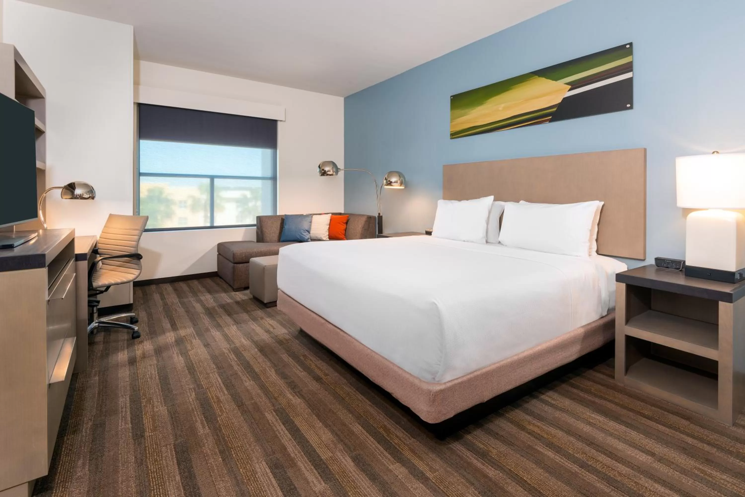 Photo of the whole room, Bed in Hyatt House Tampa Airport/Westshore