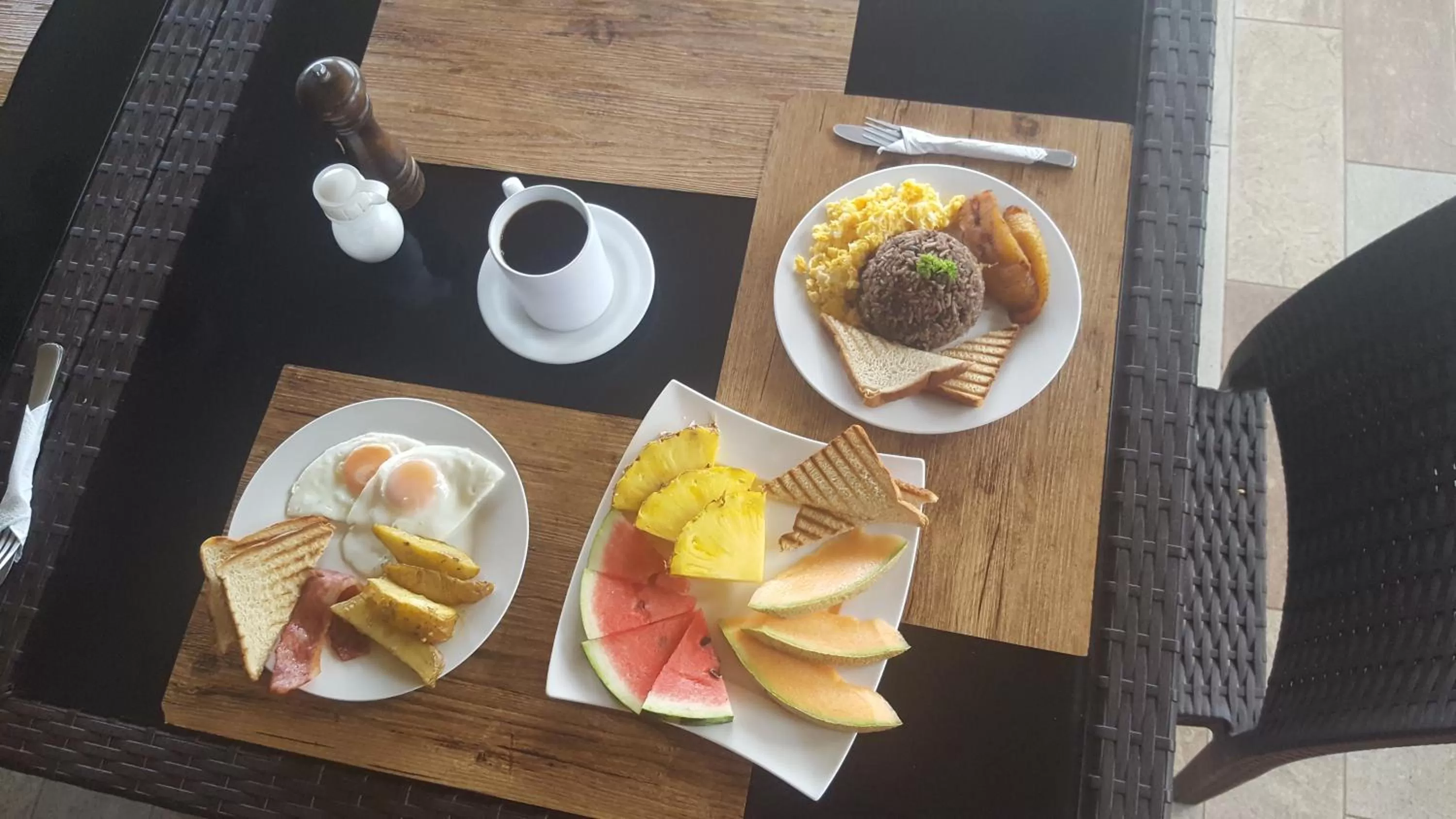 Breakfast in Beachfront Hotel Tramonto