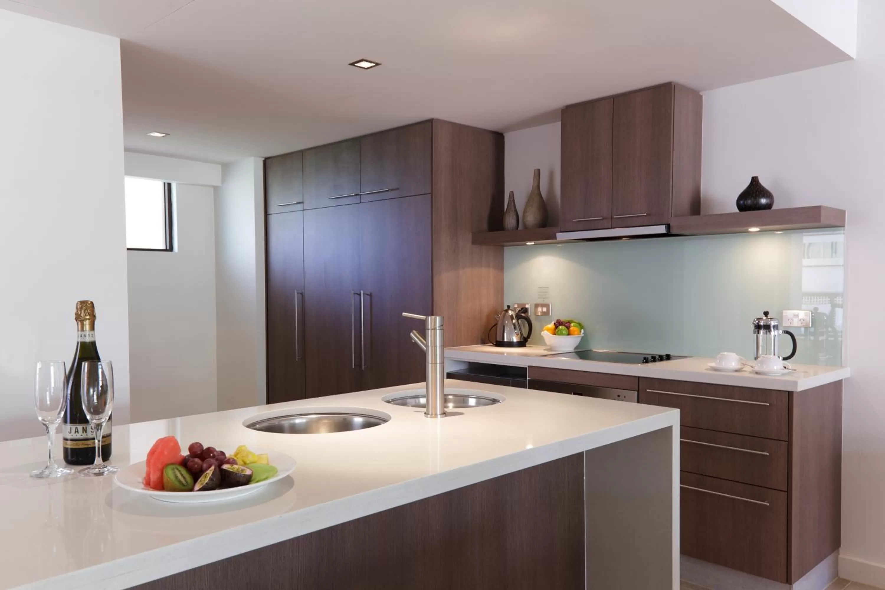 Kitchen or kitchenette in Pullman Palm Cove Sea Temple Resort & Spa