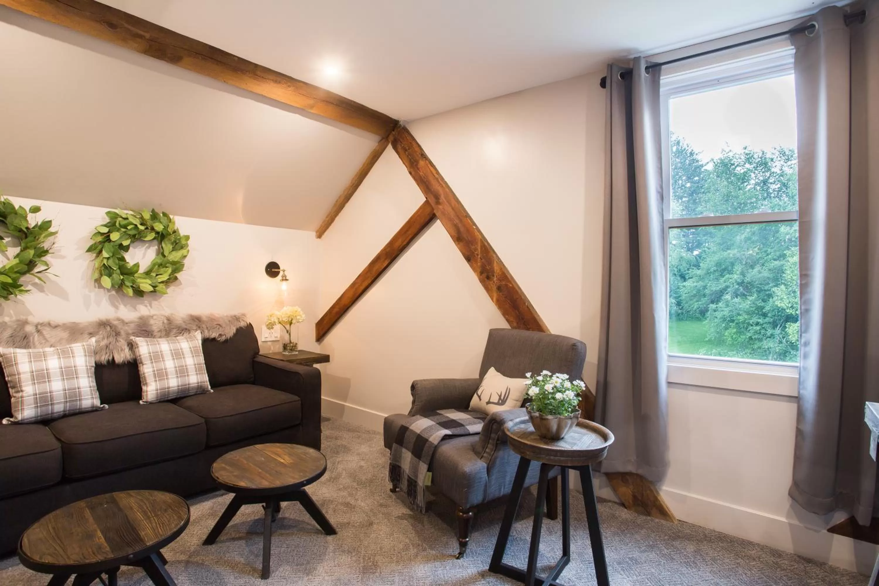 Seating area in Mountain Meadows Lodge