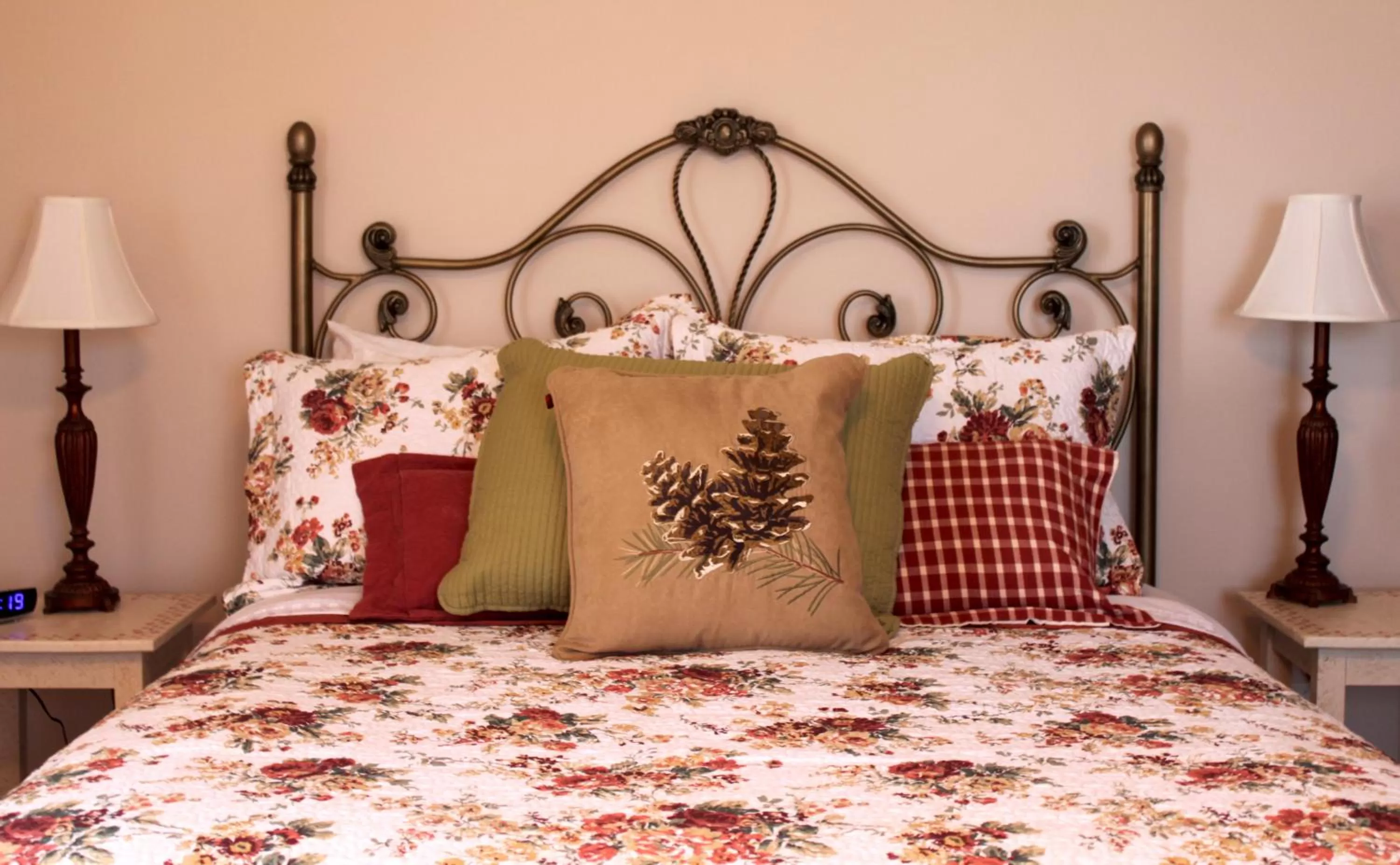 Bed in Lamp Post Lodge