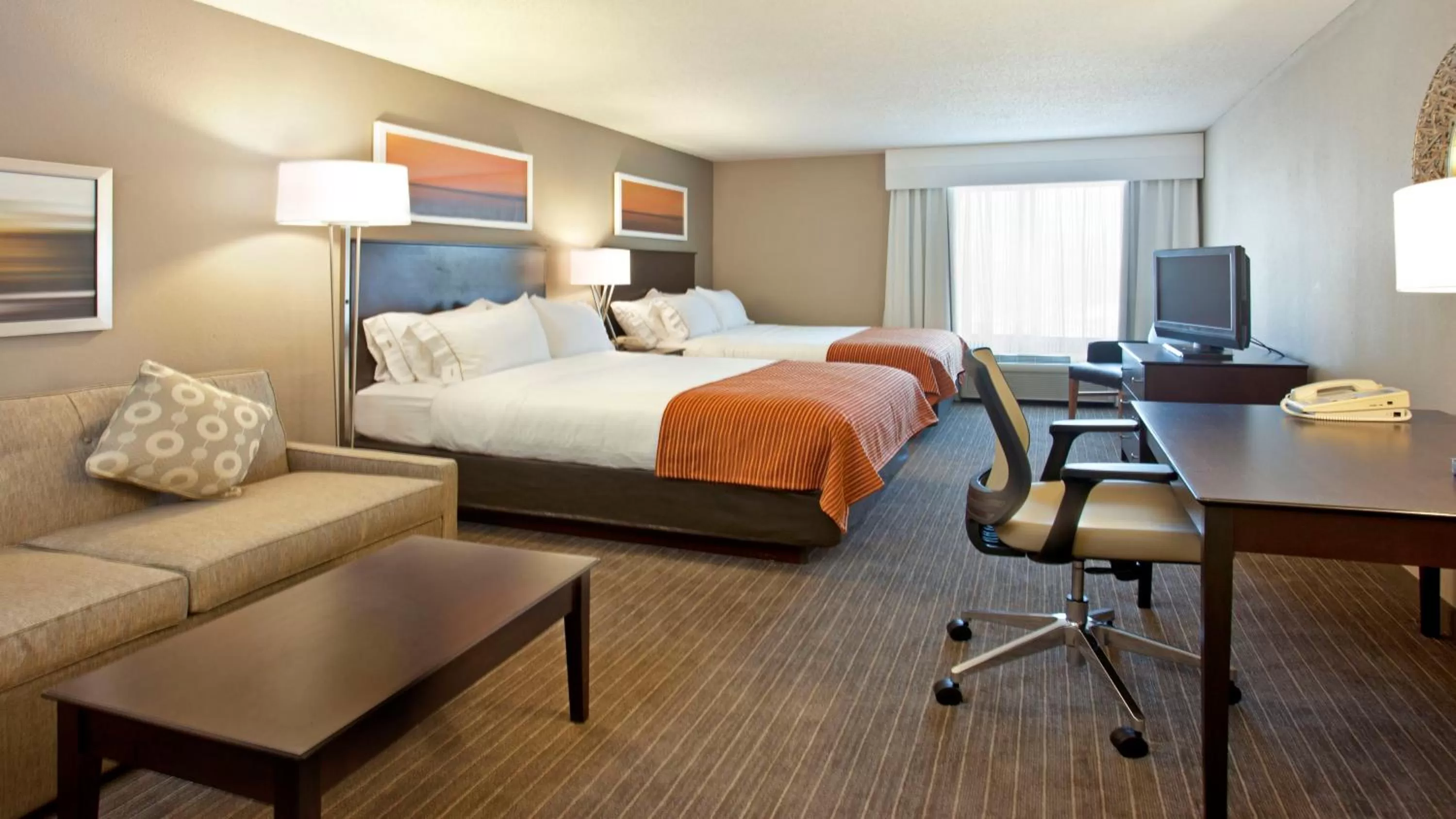 Photo of the whole room, Bed in Holiday Inn Express Hotel & Suites Minneapolis - Minnetonka by IHG