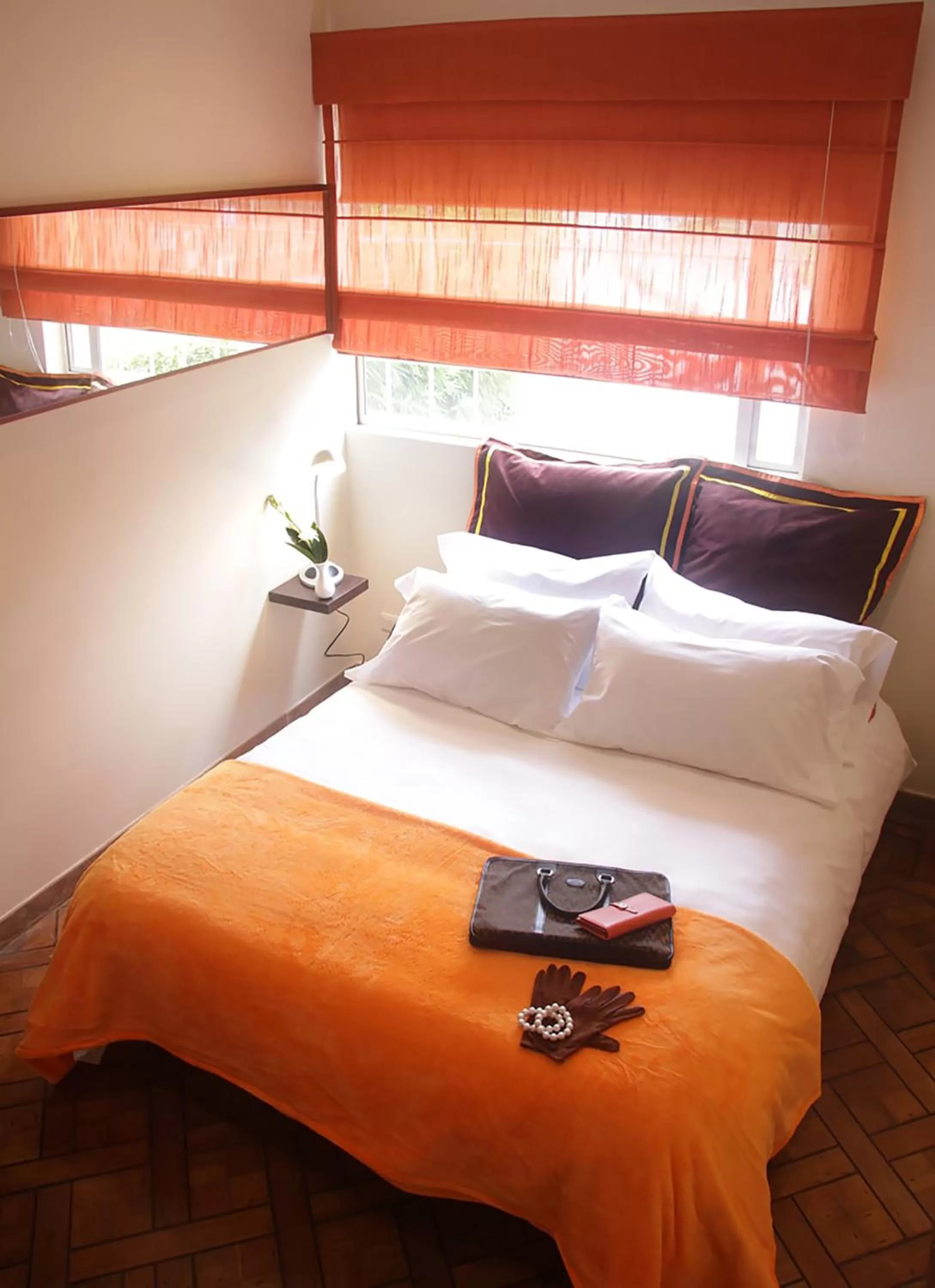 Photo of the whole room, Bed in 6 Suites Hotel