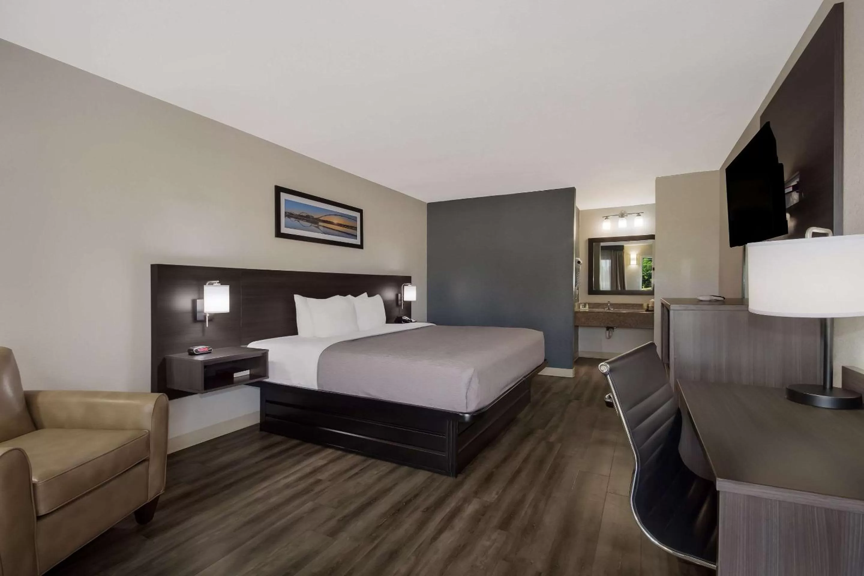 Bedroom, Bed in Quality Inn Coliseum