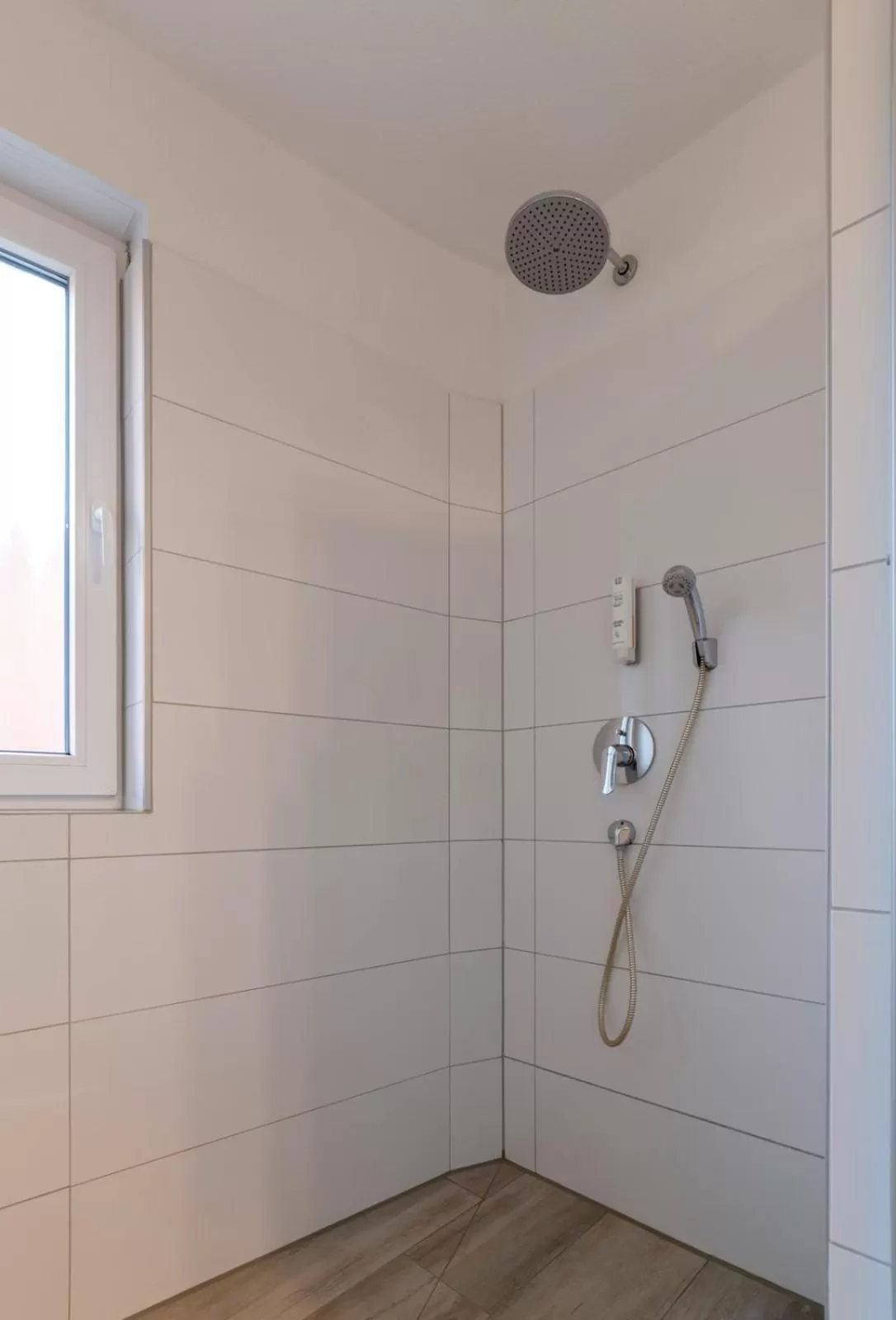 Bathroom in GLEUEL INN - digital hotel & serviced apartments & boardinghouse mit voll ausgestatteten Küchen