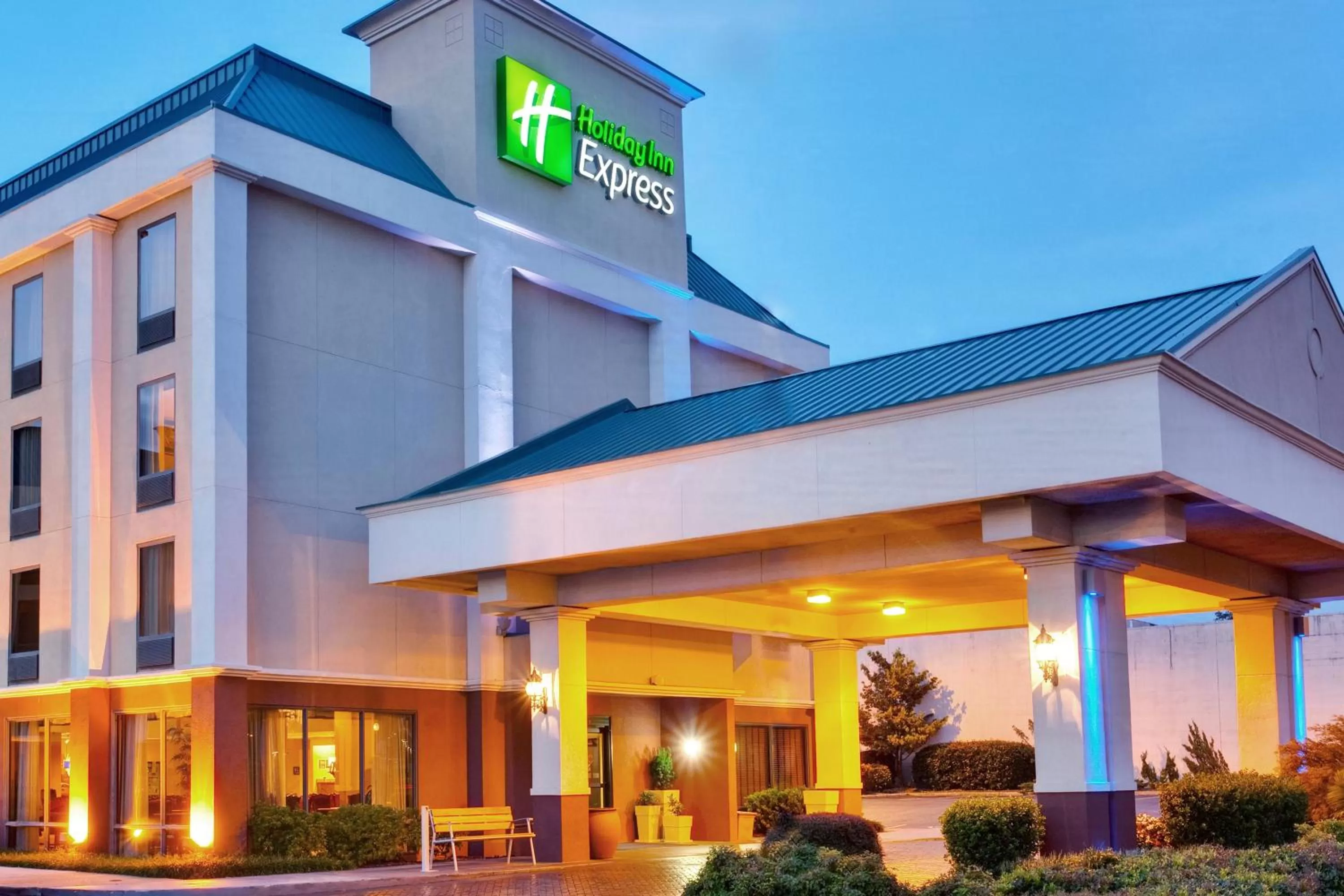 Property building in Holiday Inn Express Memphis Medical Center - Midtown by IHG