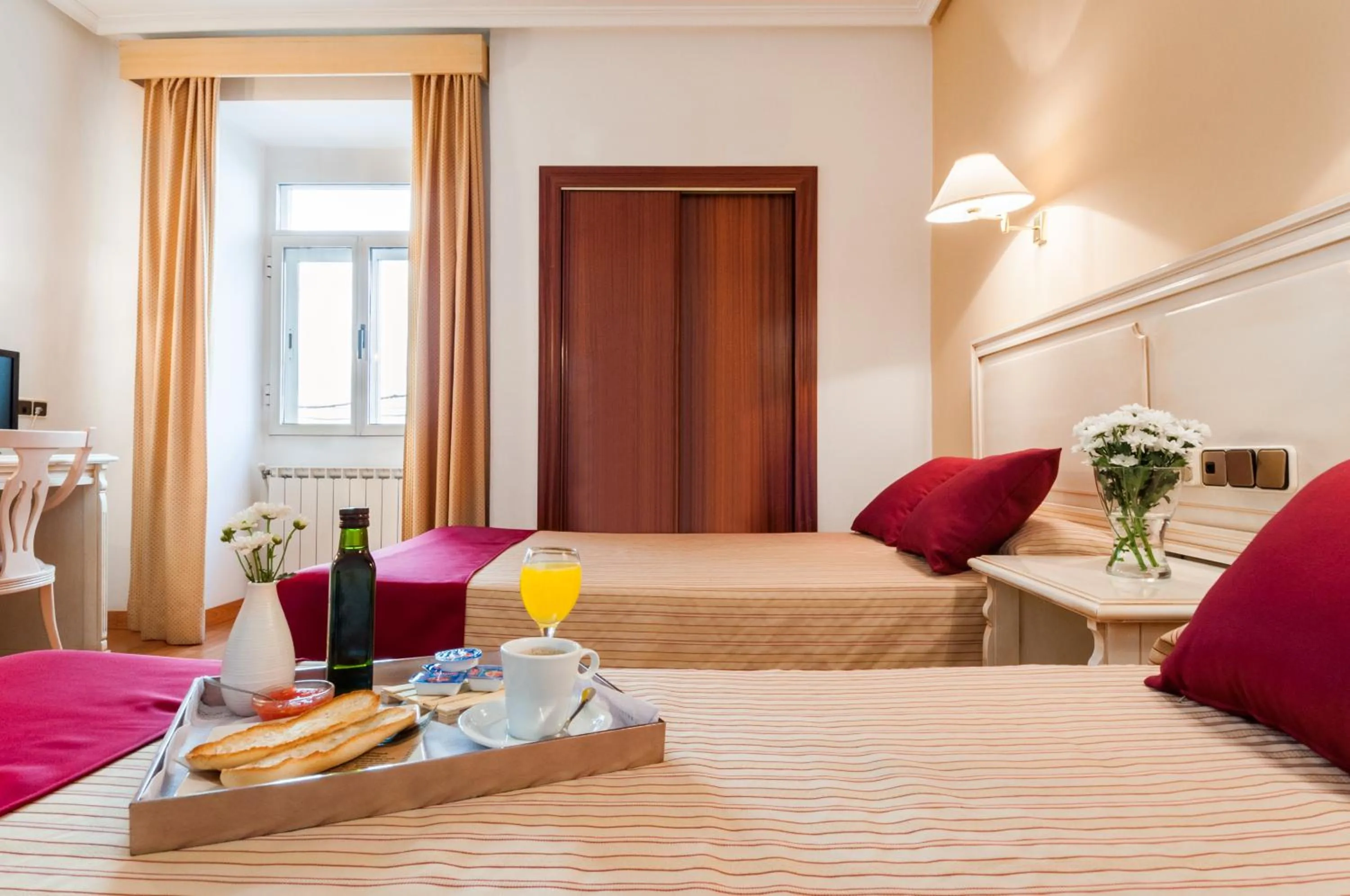 Photo of the whole room, Bed in Hotel Victoria