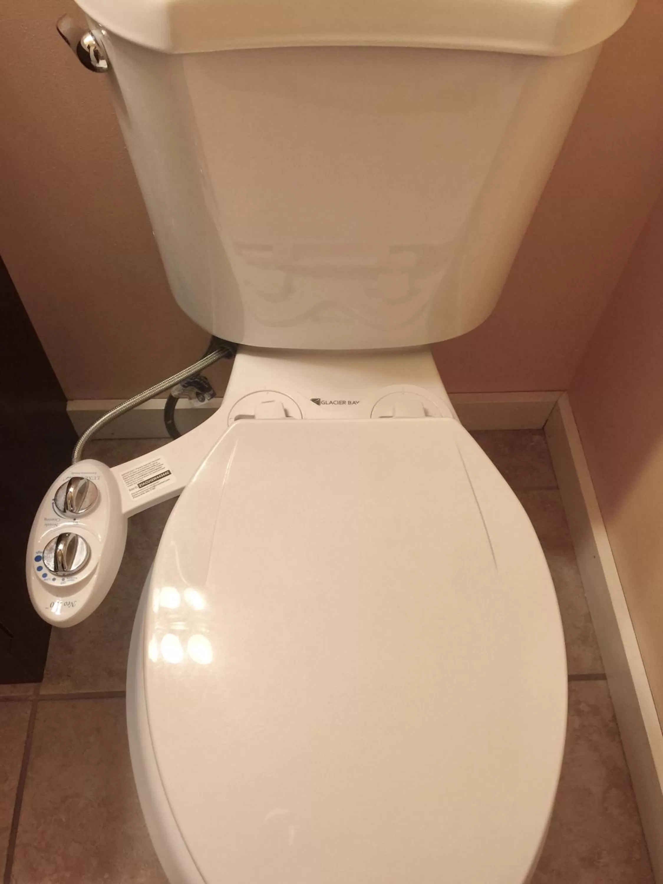 Toilet in Alexander's Lodge