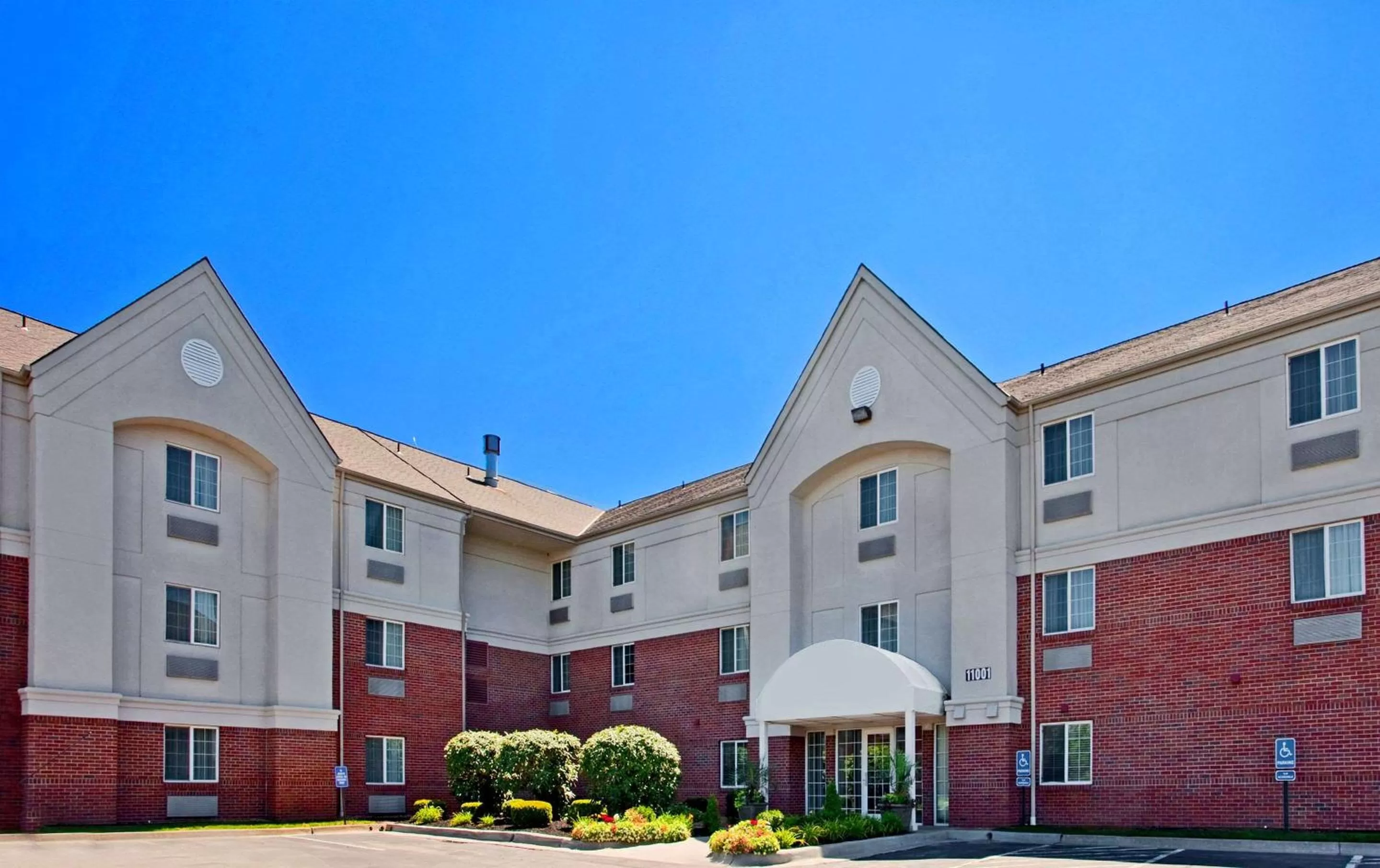 Property building in MainStay Suites- Kansas City Overland Park