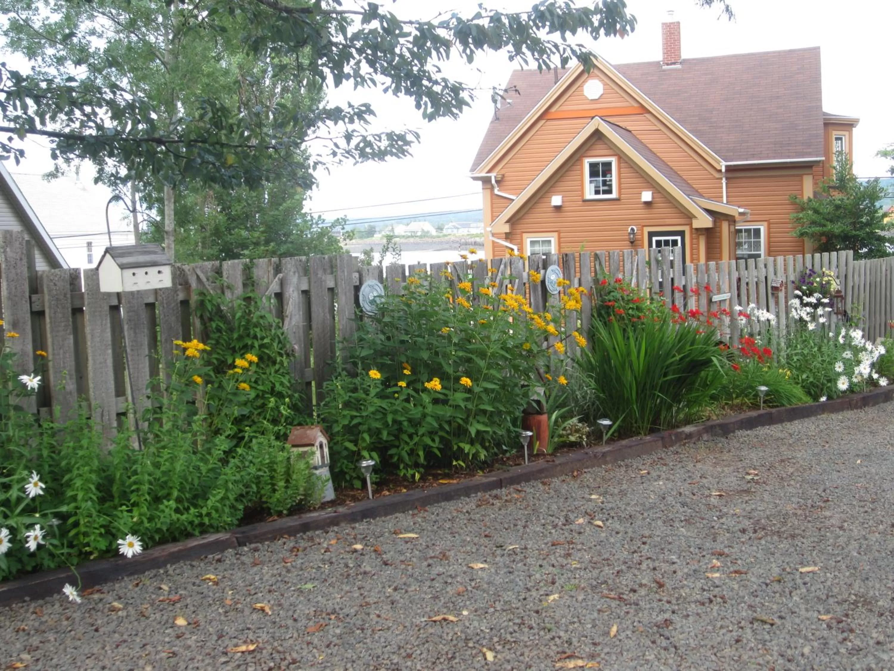 Garden in Grand Oak Manor Bed and Breakfast