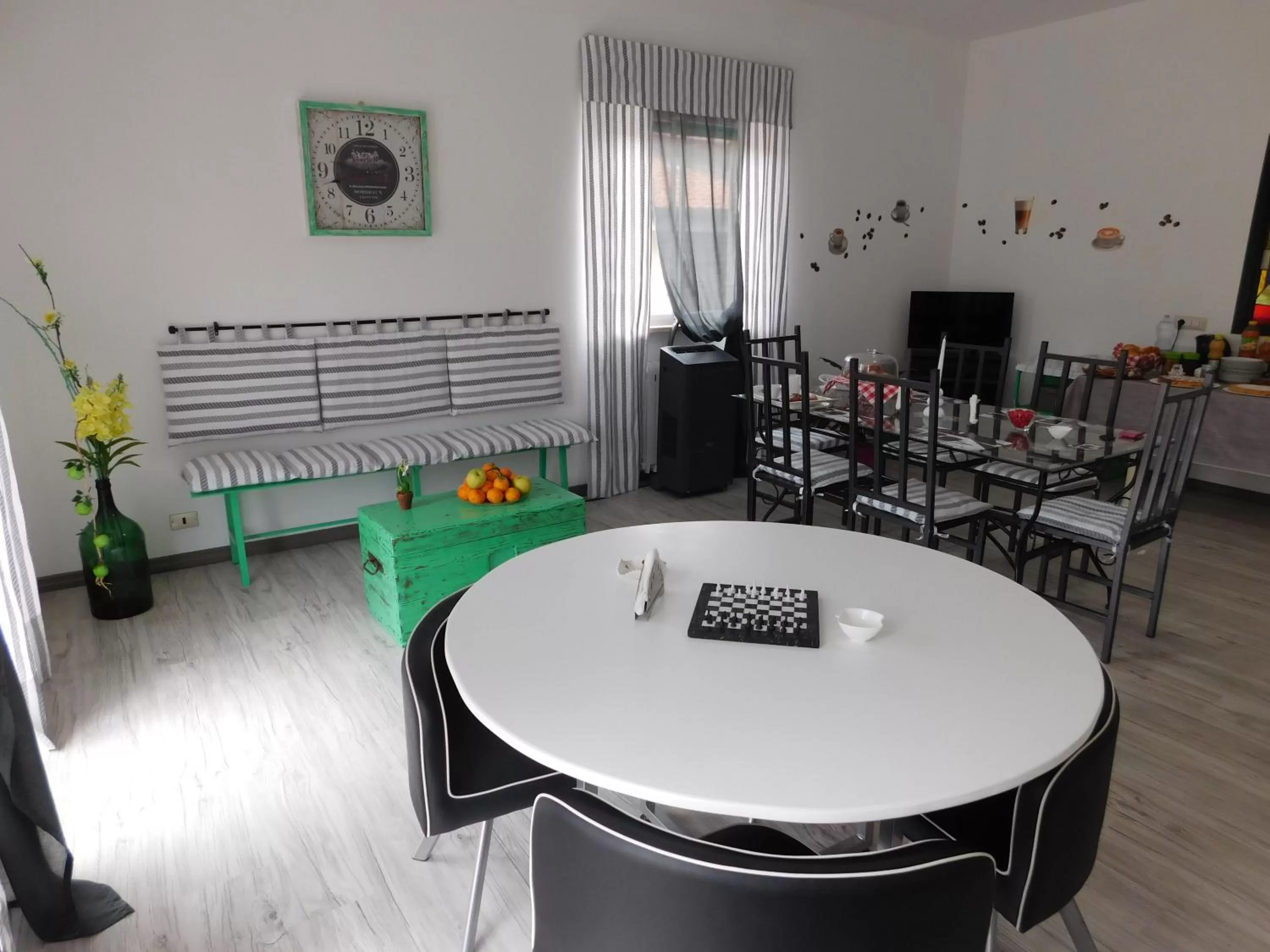 Communal lounge/ TV room in Affittacamere La Dolce Mela