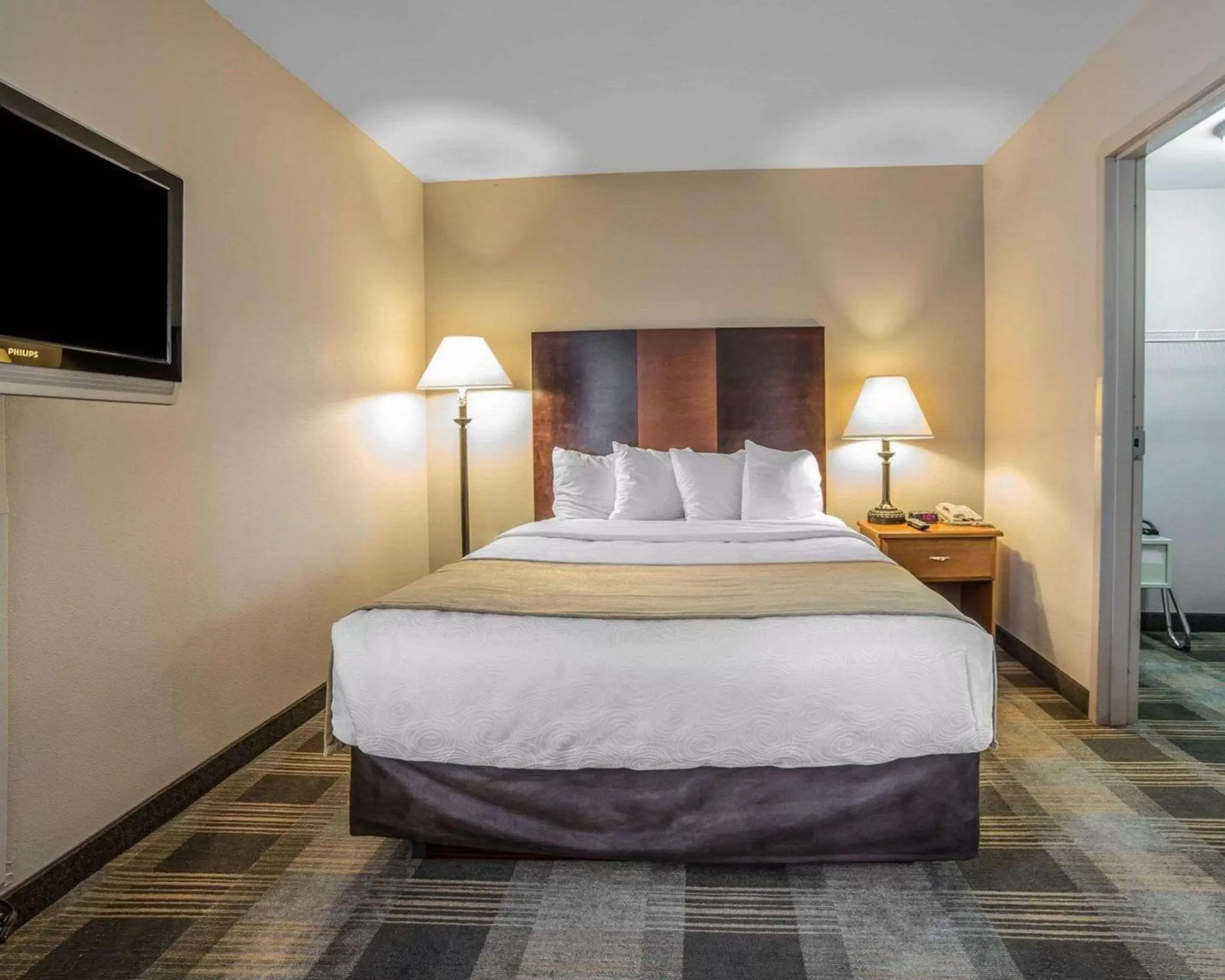 Efficiency Queen Suite - Accessible/Non-Smoking in MainStay Suites Casper Efficiency Queen Suite - Accessible/Non-Smoking in MainStay Suites Casper