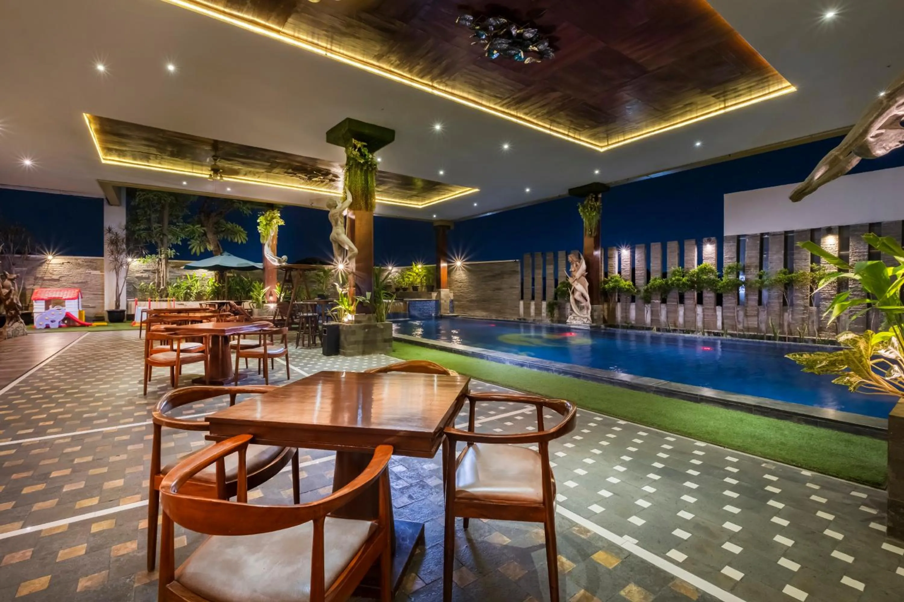 Swimming pool in Gets Premiere Semarang