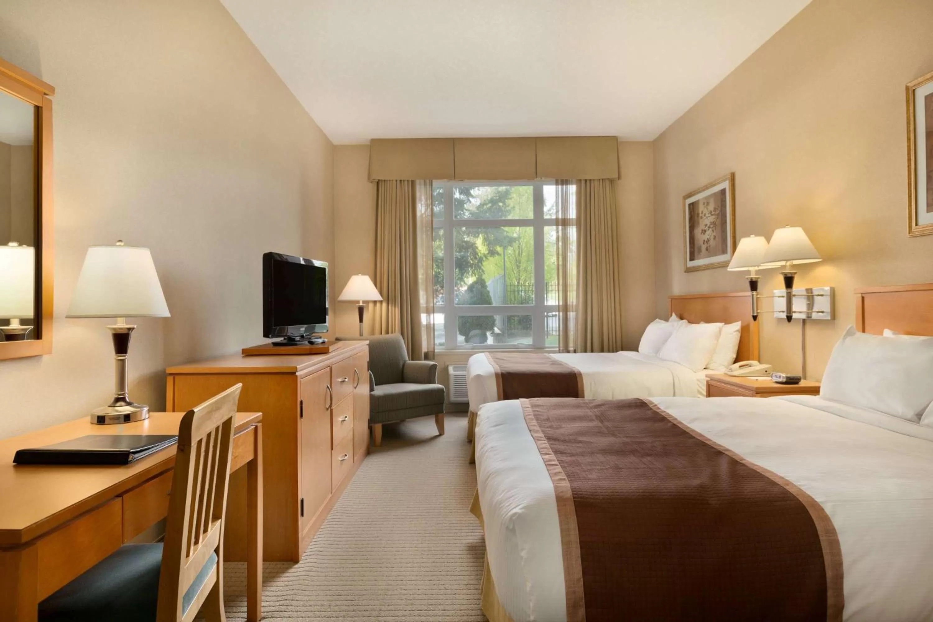 Photo of the whole room, Bed in Ramada by Wyndham Nanaimo