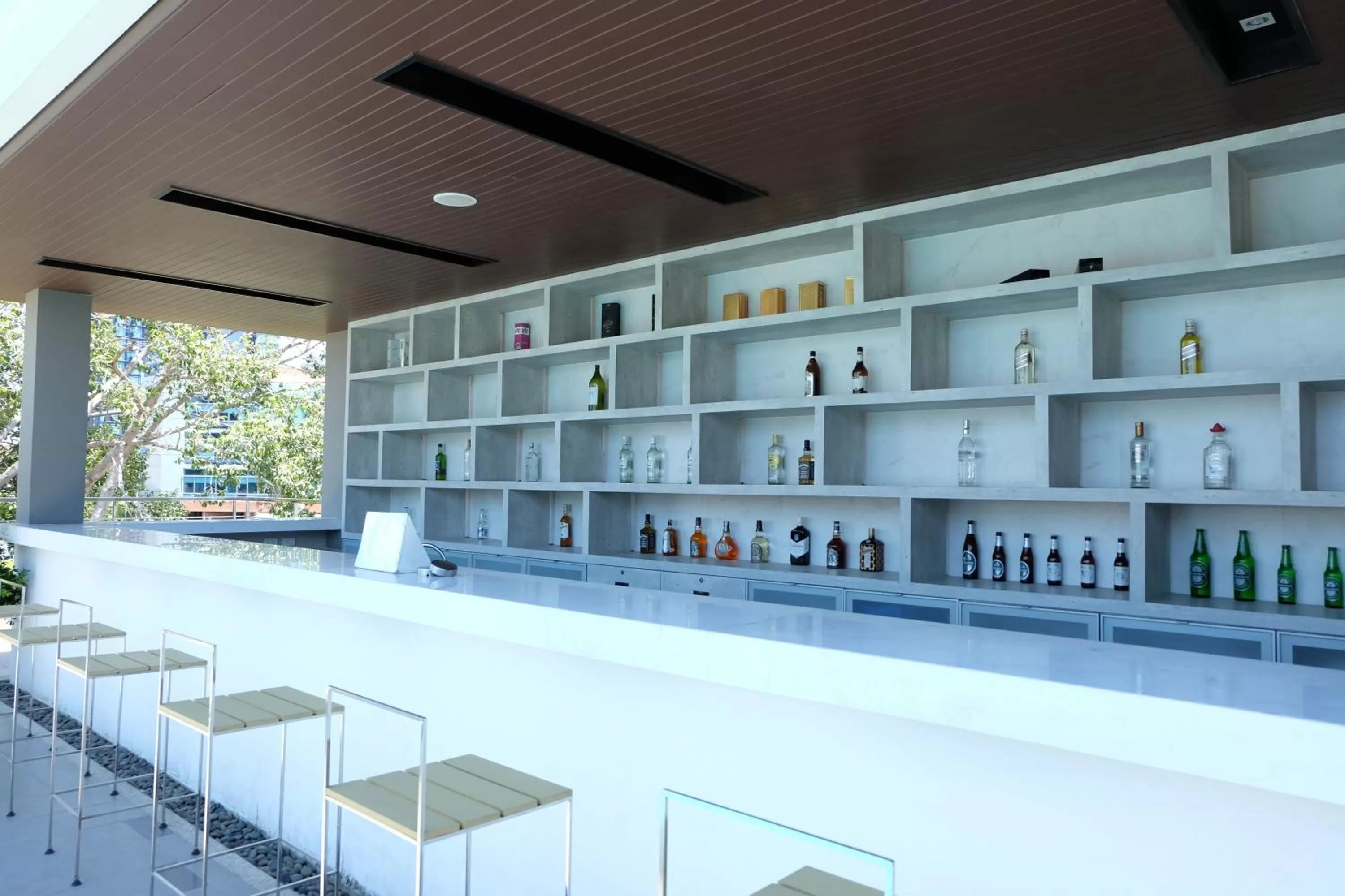 Lounge or bar in Season Five Hotel