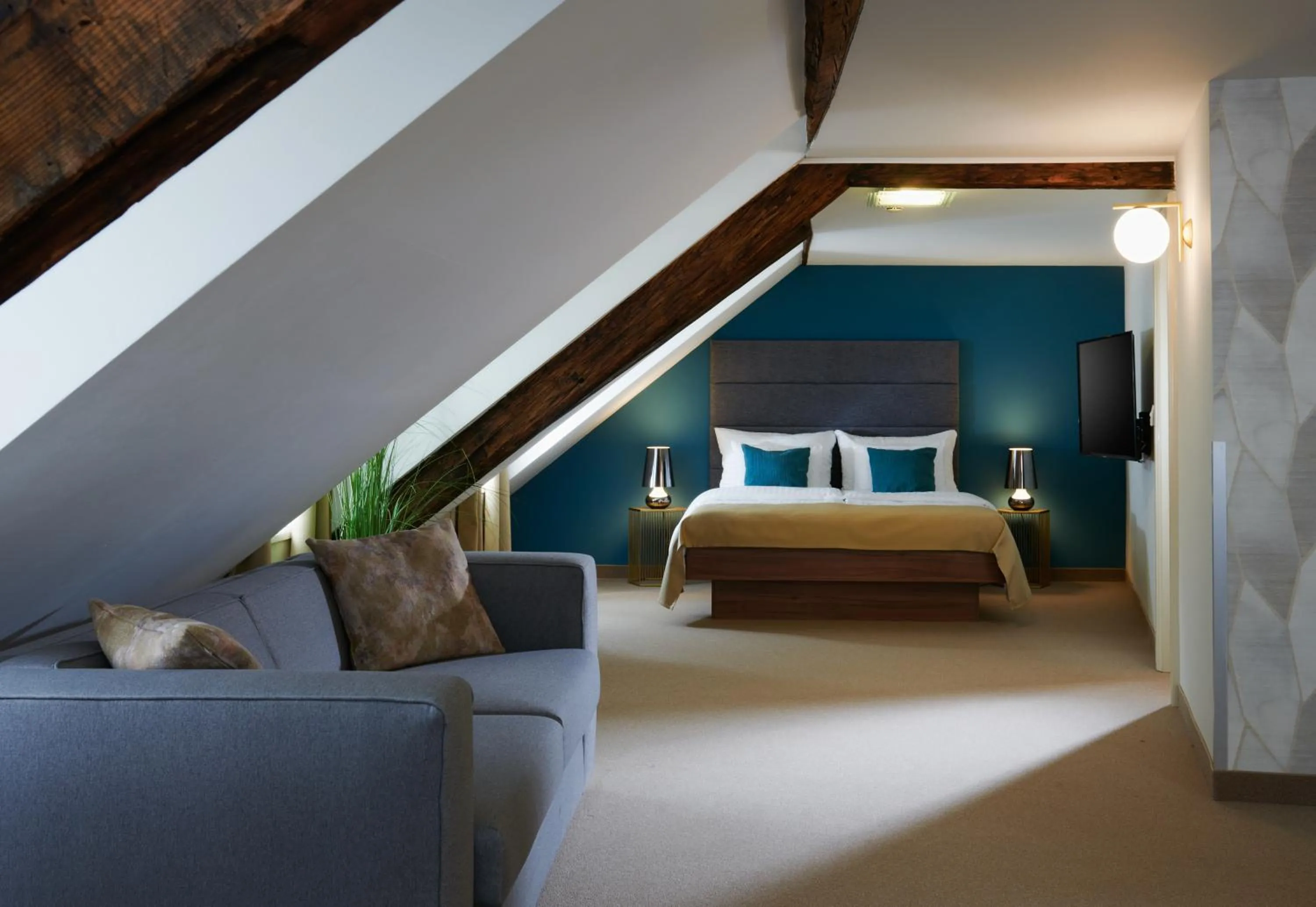 Deluxe Studio in Golden Angel Suites by Adrez