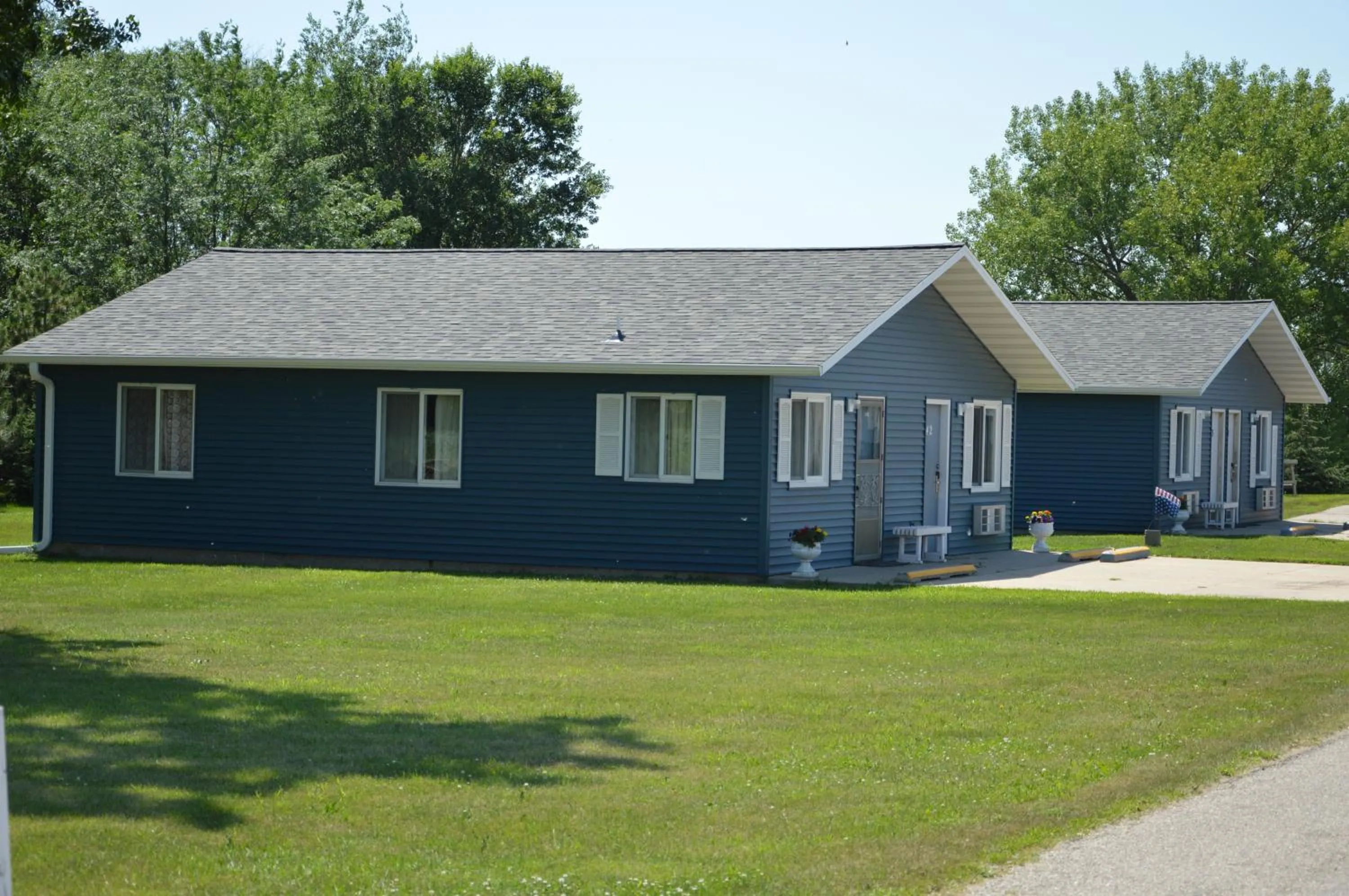 Property building in Americas Best Value Inn Suburban