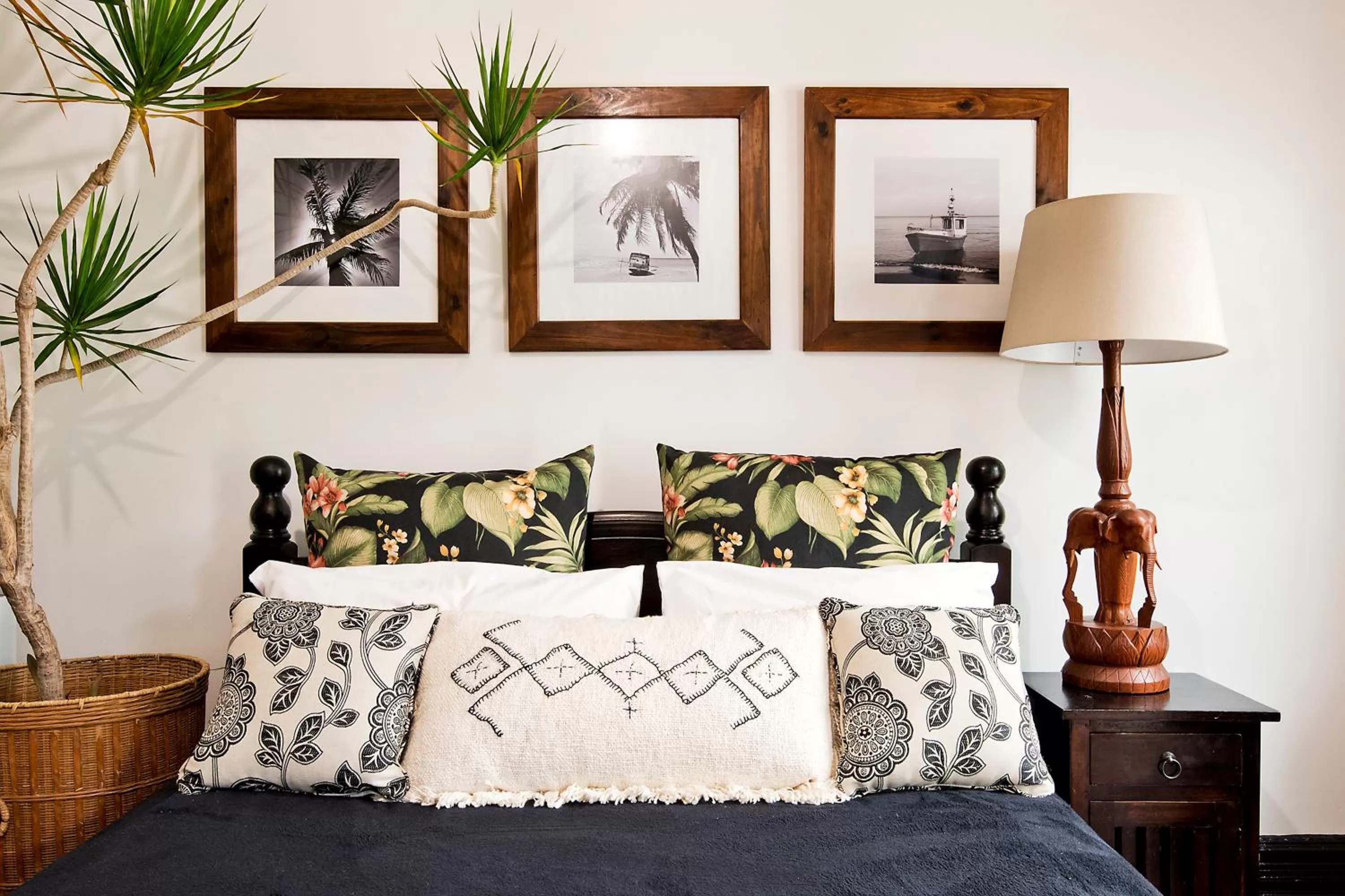 Bed in Manly Waves Studios & Apartments