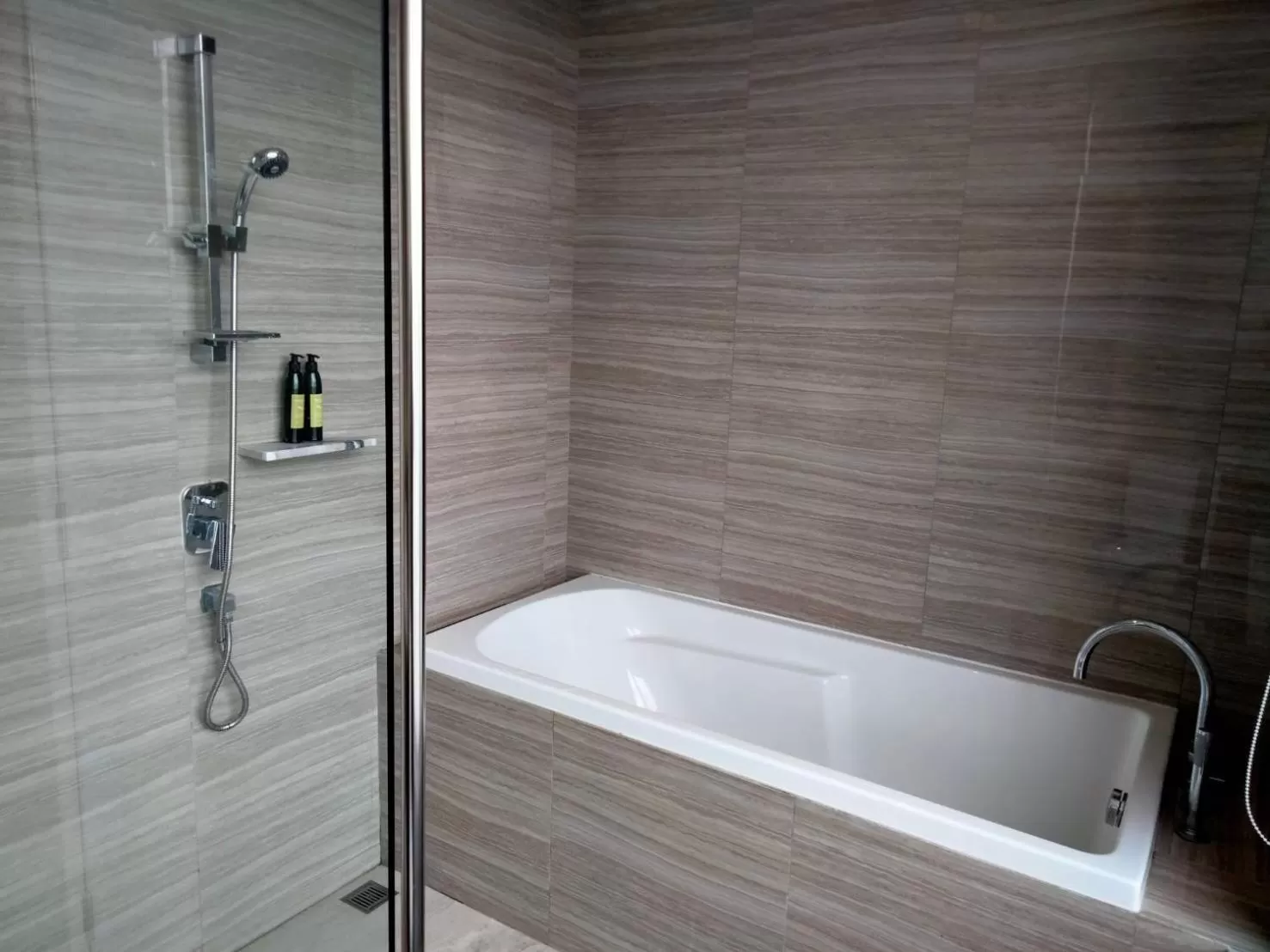 Bathroom in The Quarter Ari by UHG