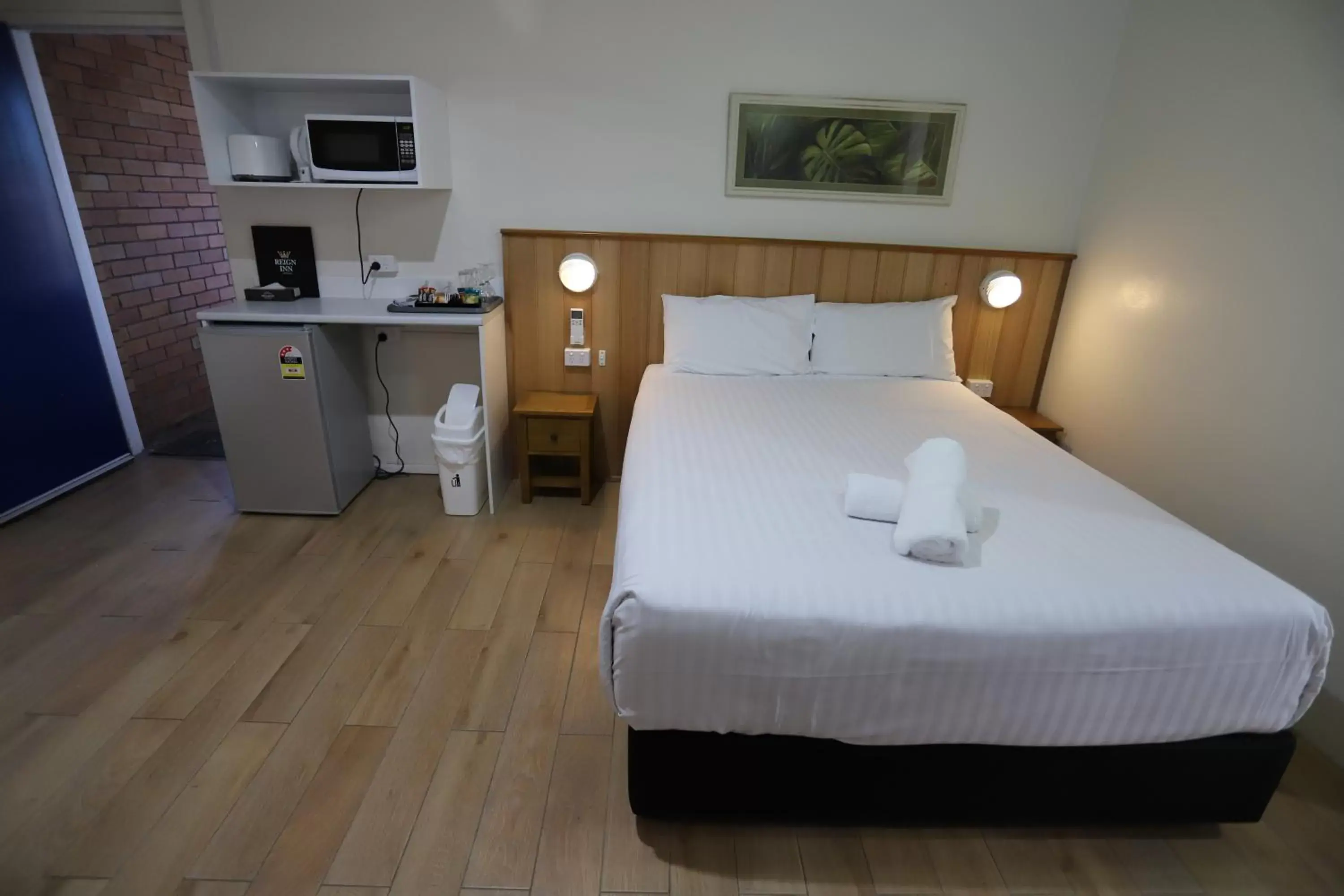 Executive Queen Room (Not Pet Friendly) in Reign Inn Newcastle Executive Queen Room (Not Pet Friendly) in Reign Inn Newcastle