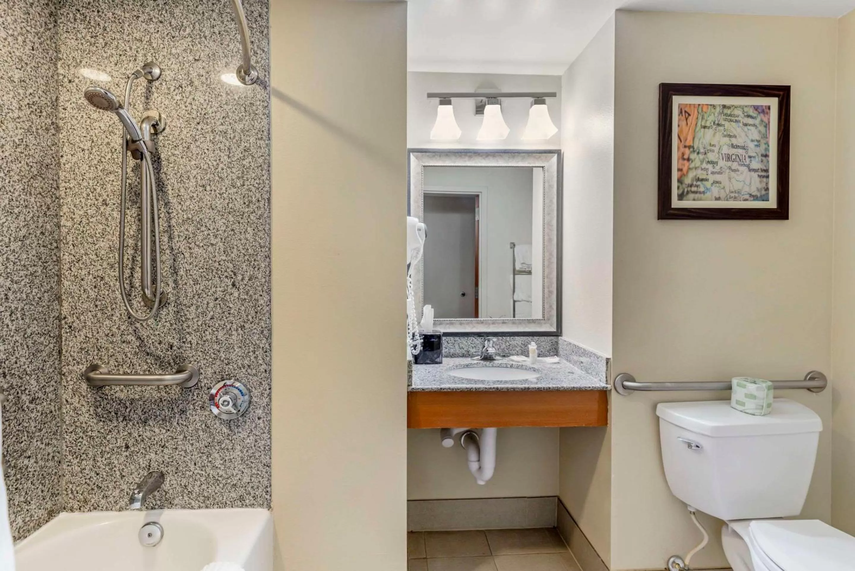 Bedroom in Comfort Suites At Virginia Center Commons