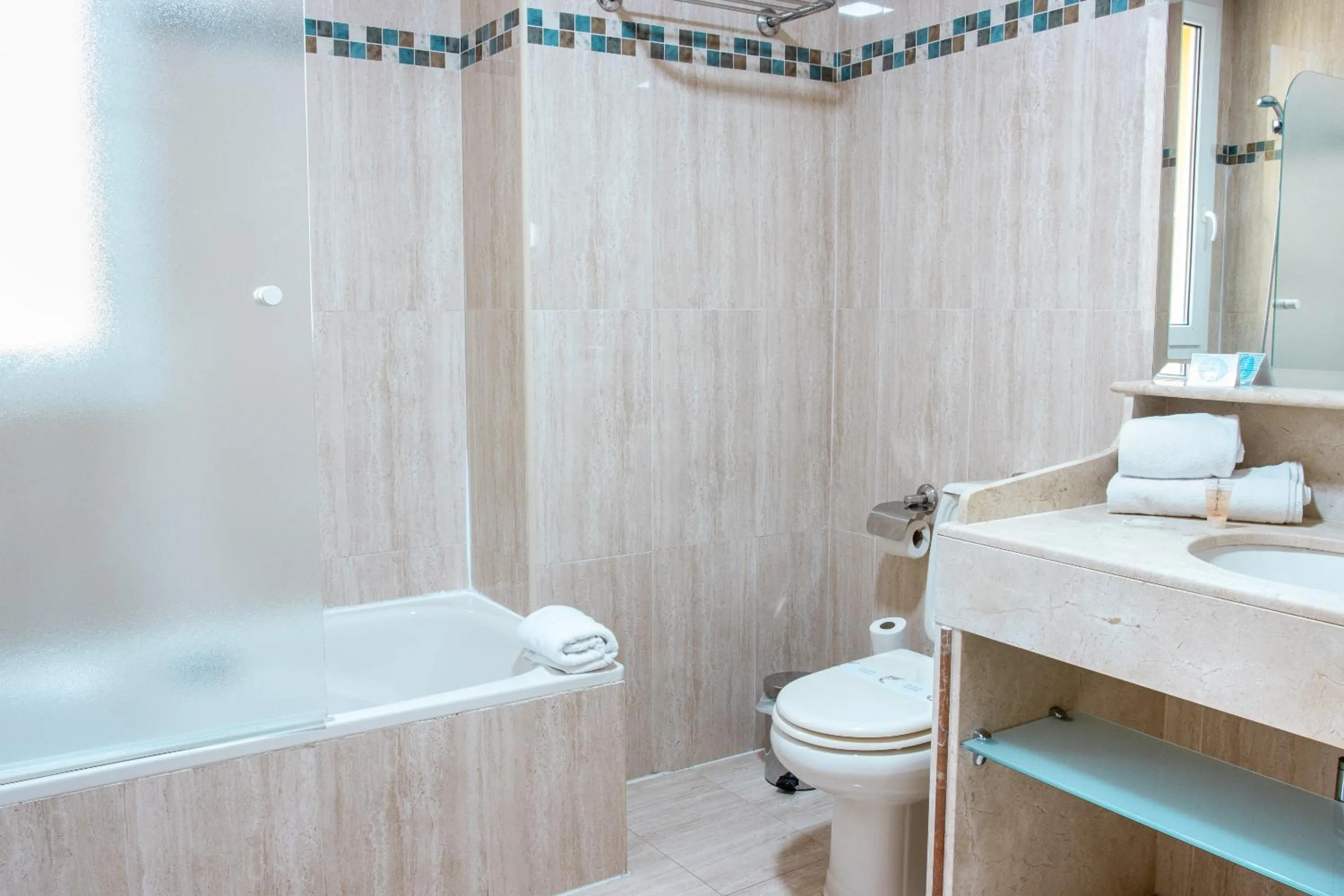 Toilet in Hotel Reina Cristina